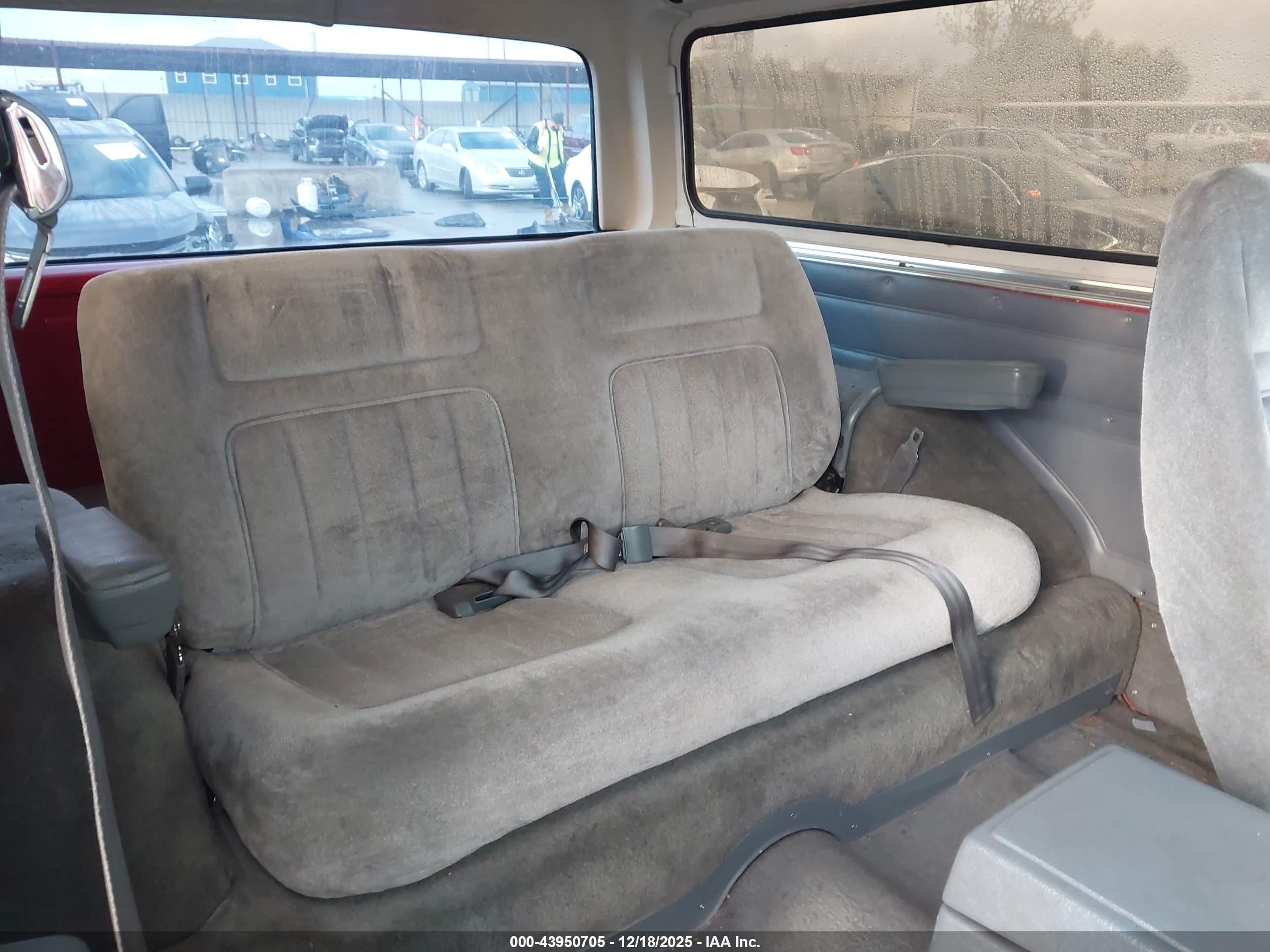CHEVROLET BLAZER image 8
