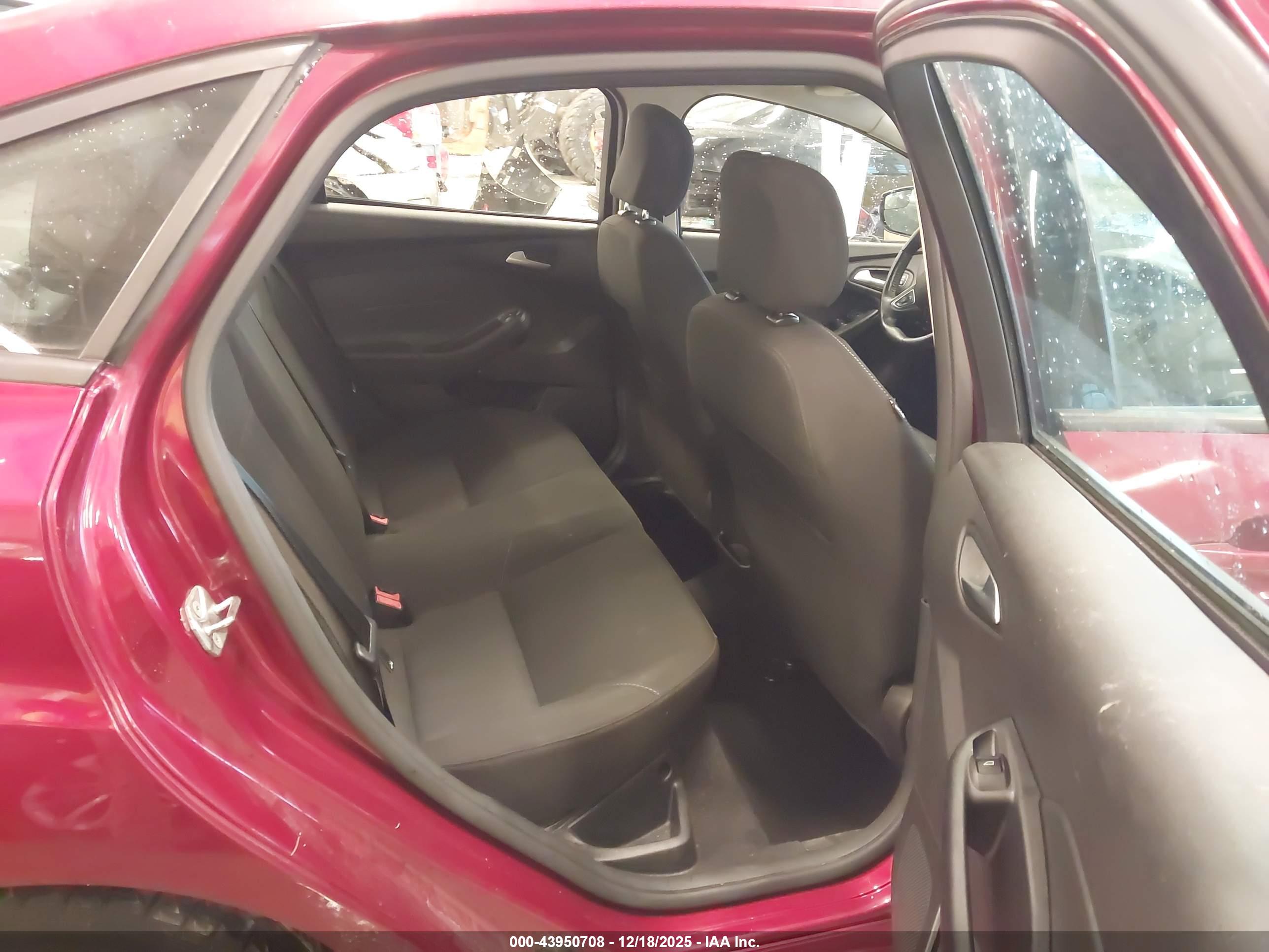 FORD FOCUS image 8