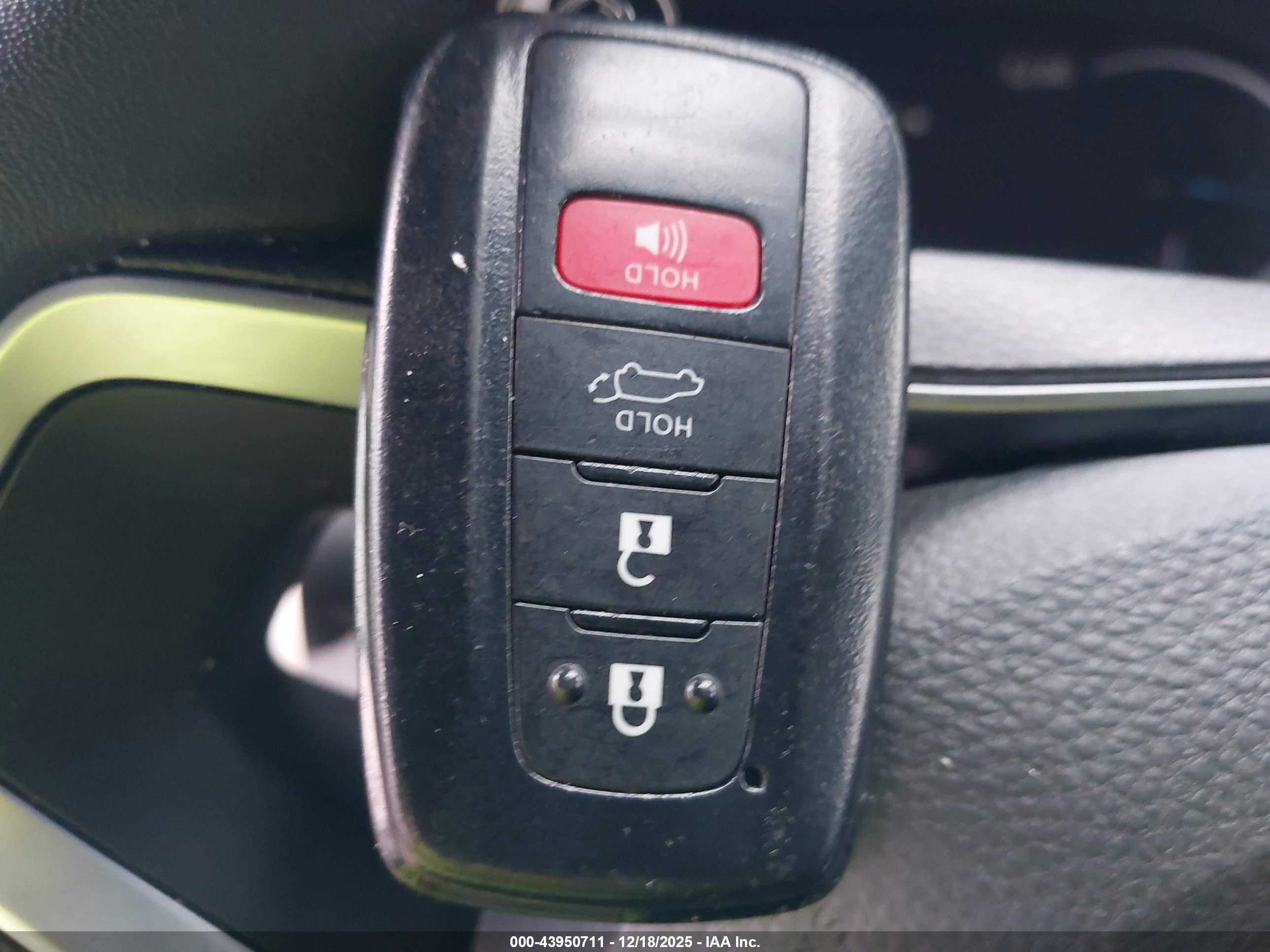 TOYOTA RAV4 image 11
