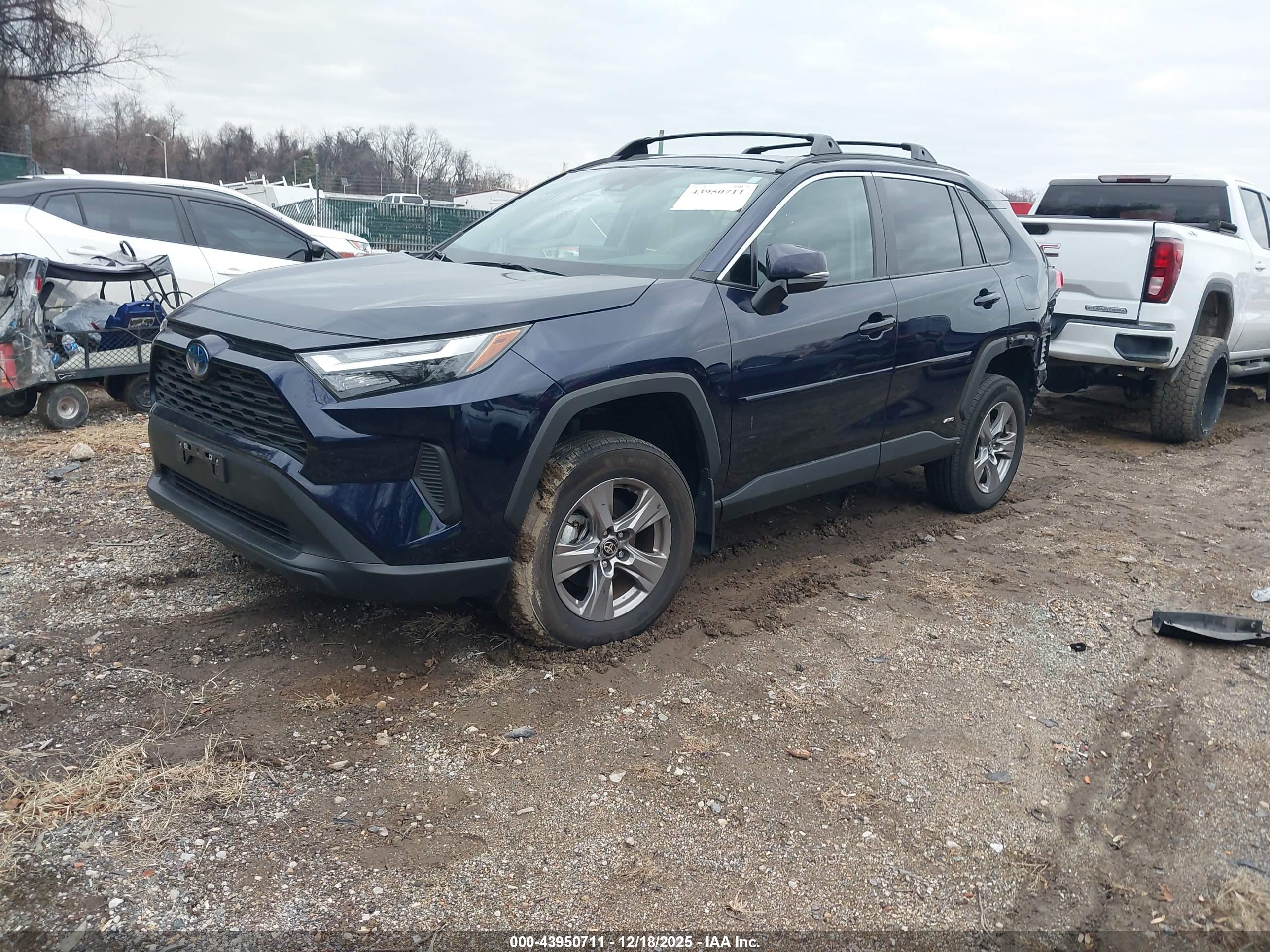TOYOTA RAV4 image 2