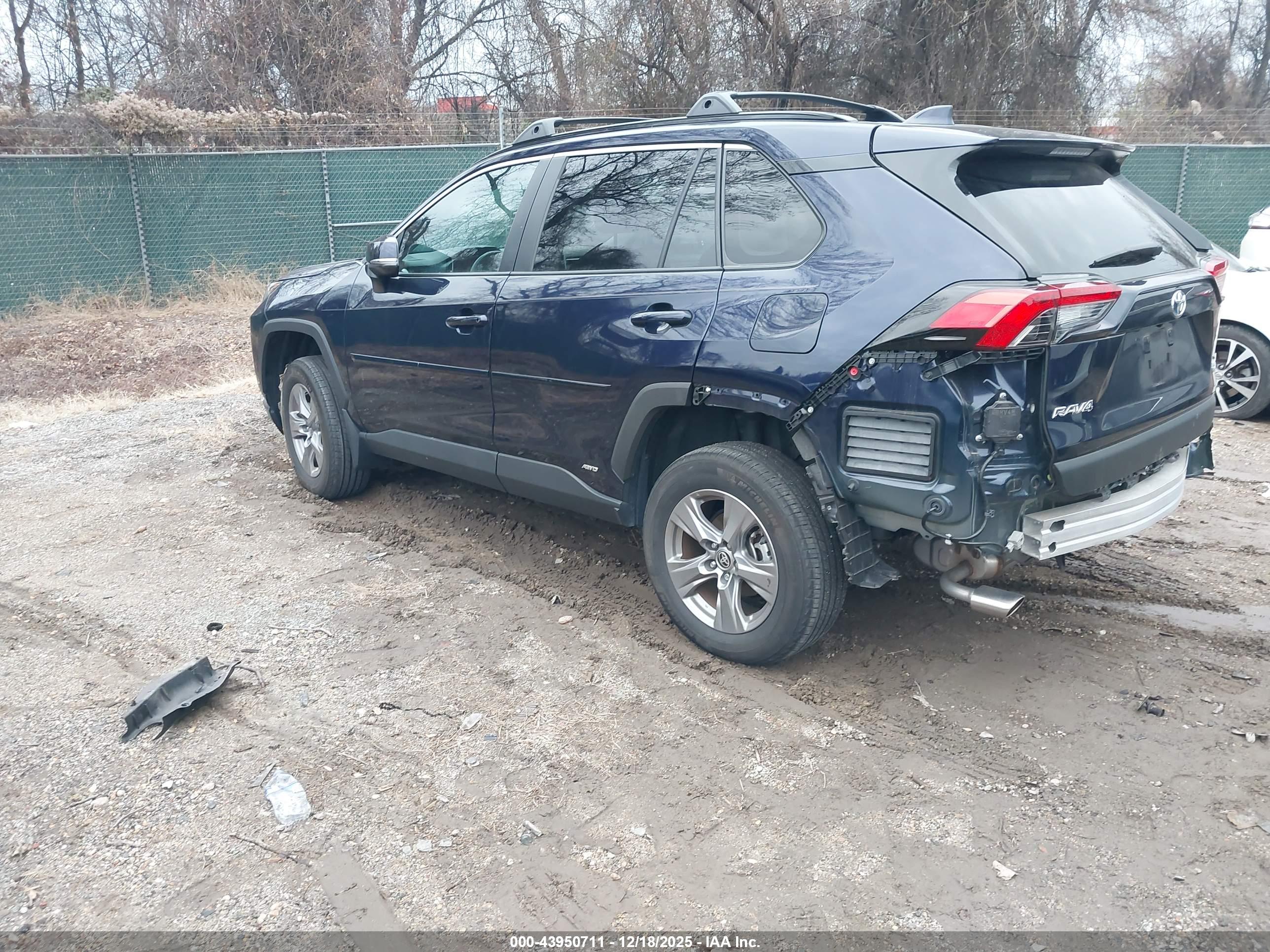 TOYOTA RAV4 image 3