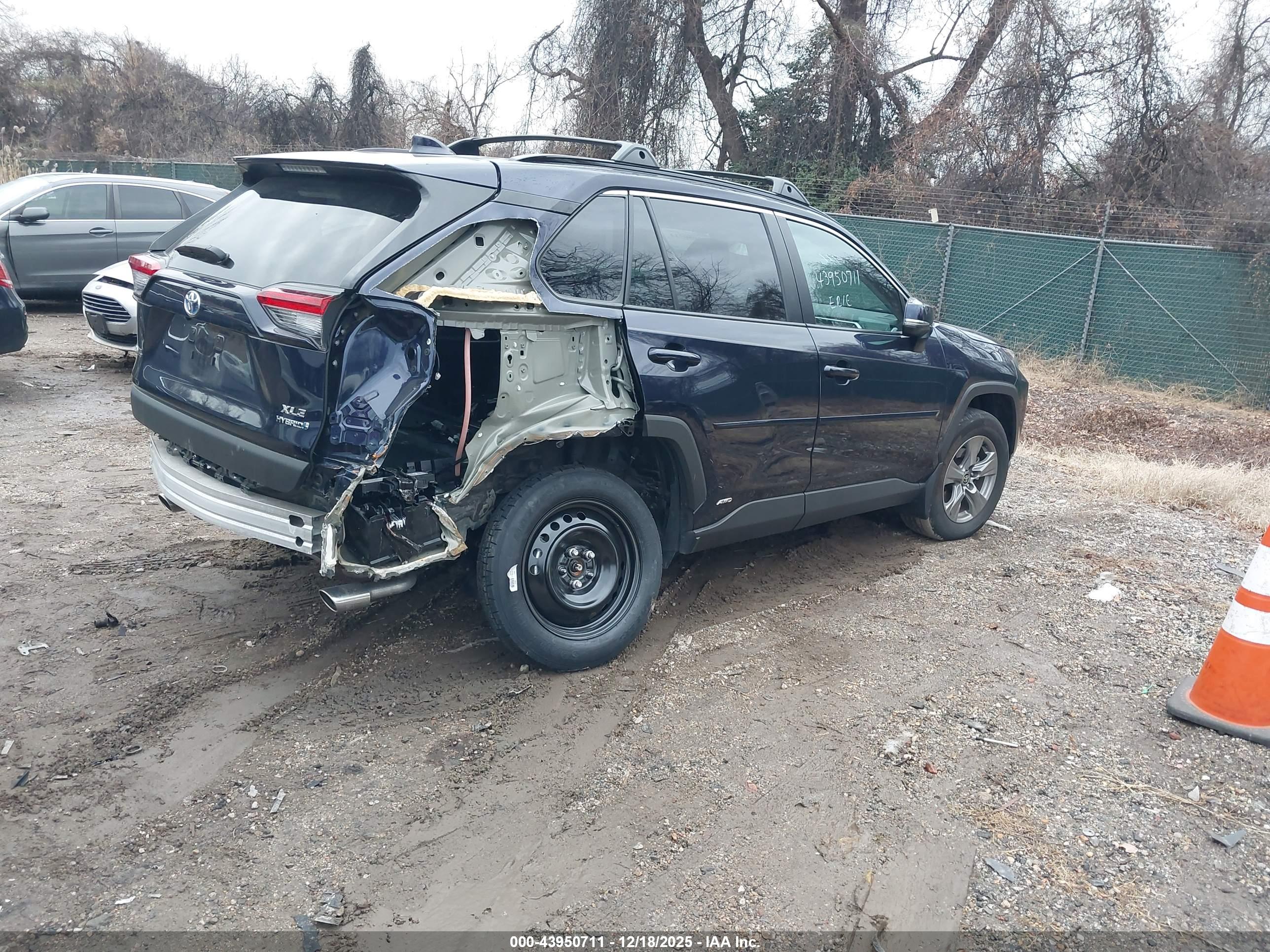 TOYOTA RAV4 image 4