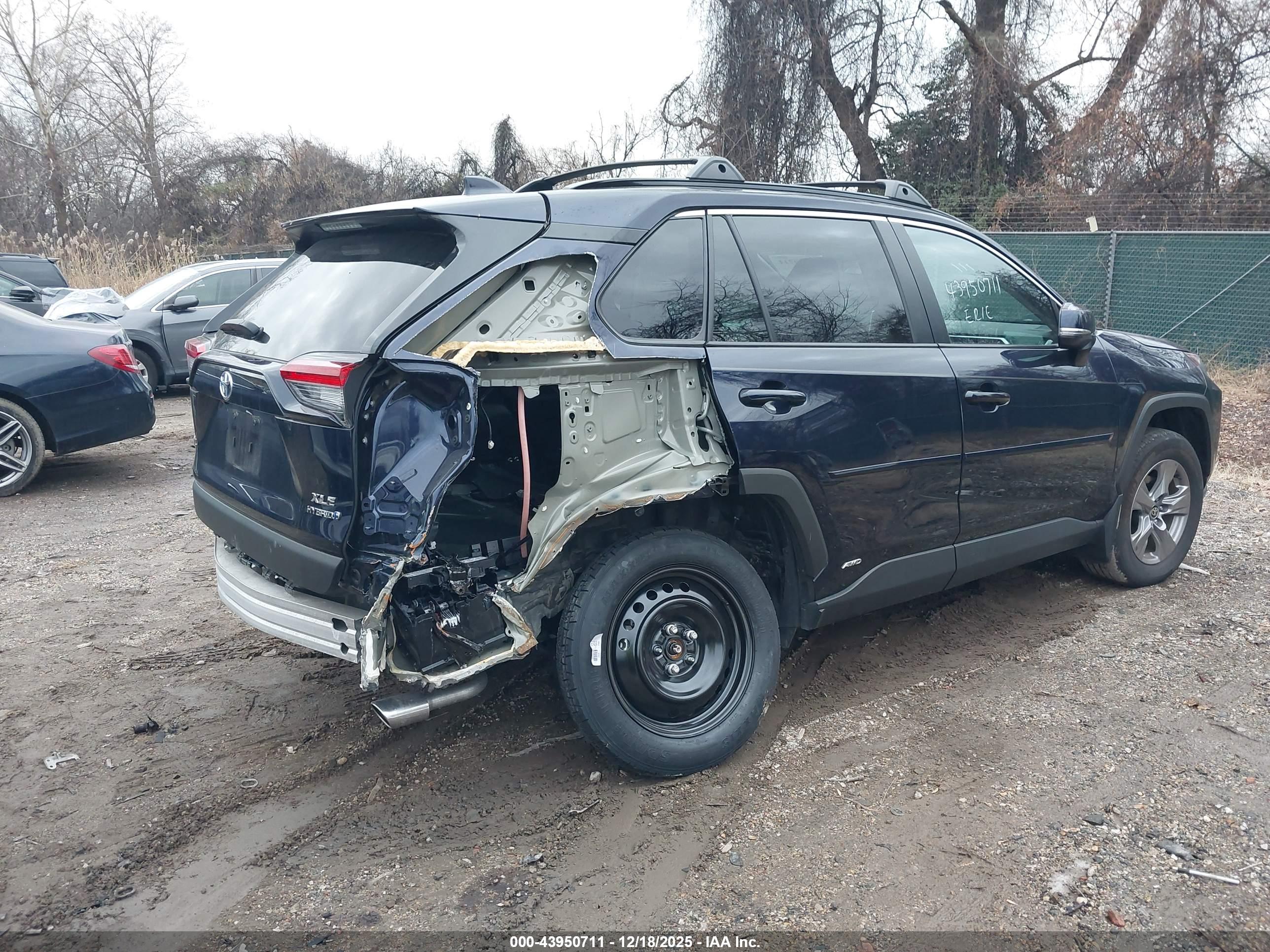 TOYOTA RAV4 image 6
