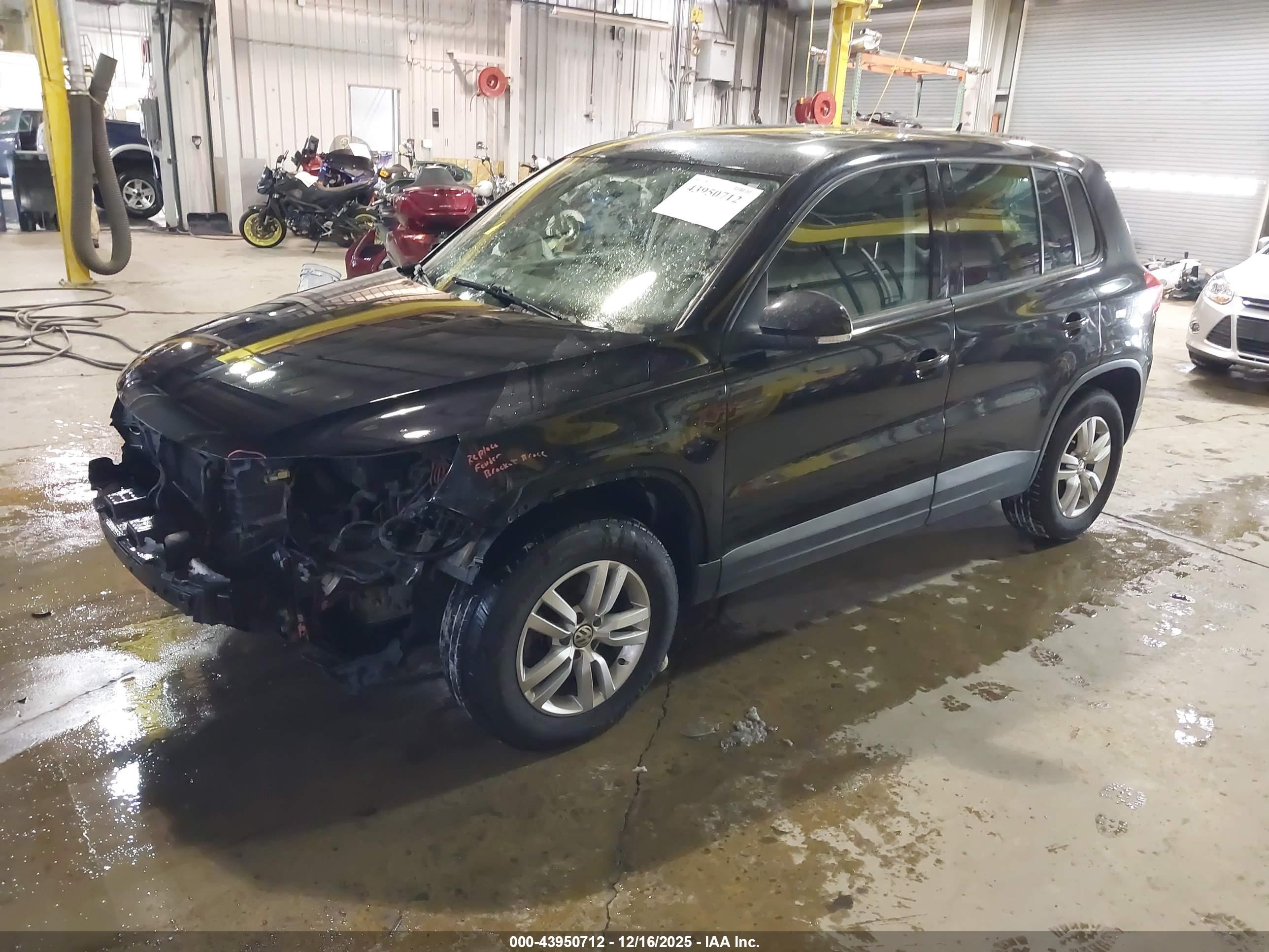 VOLKSWAGEN TIGUAN image 2