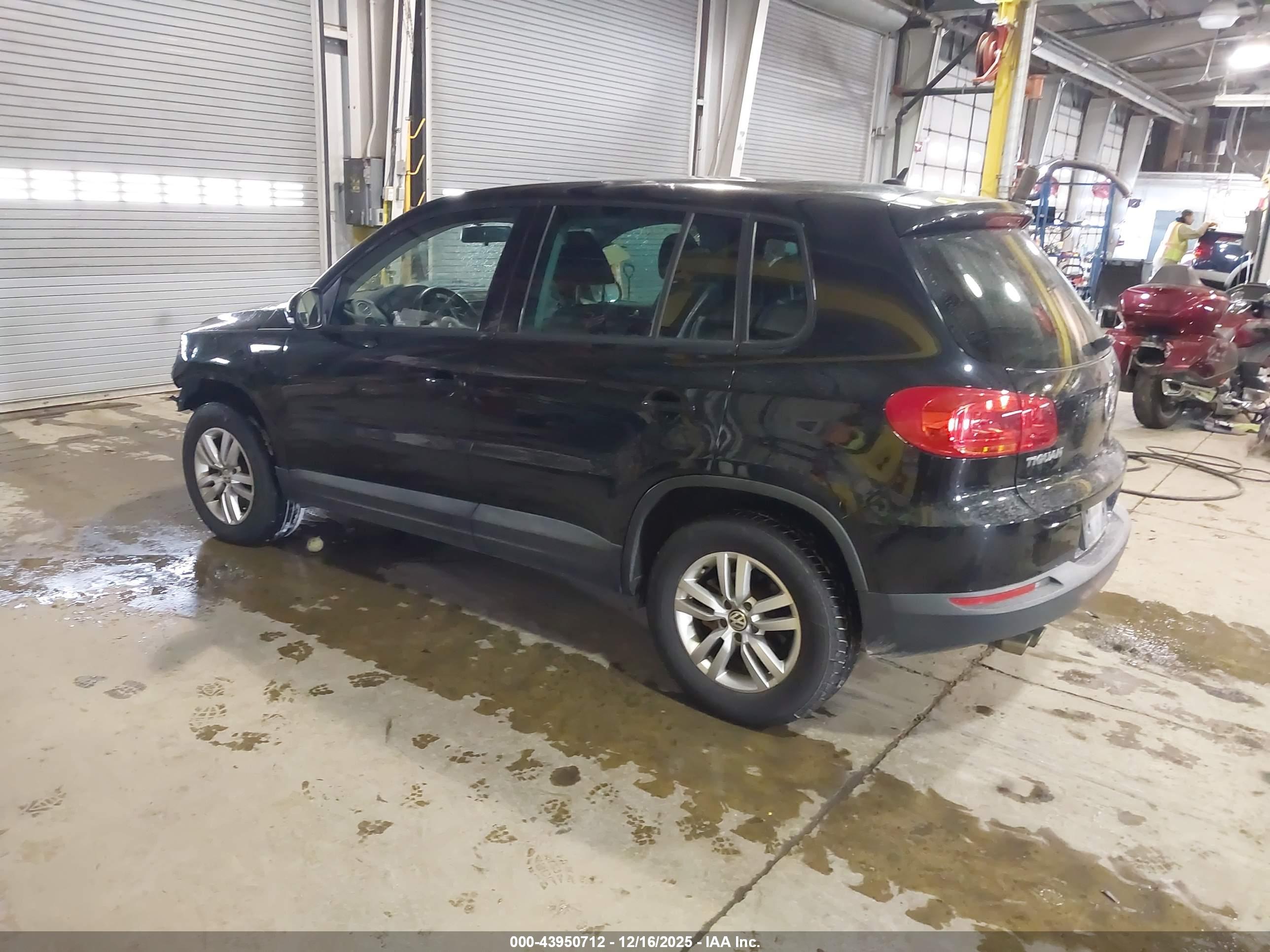 VOLKSWAGEN TIGUAN image 3