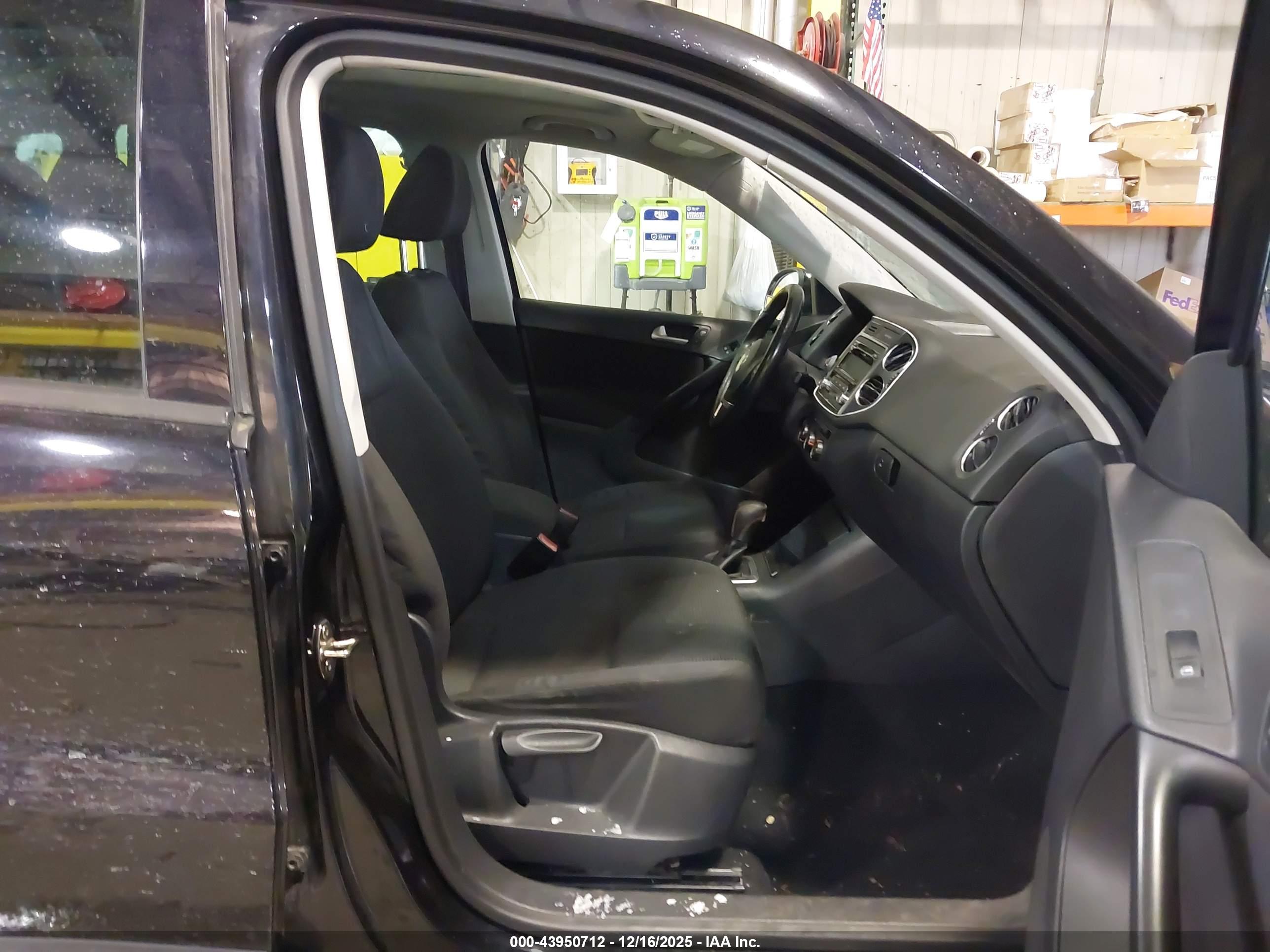 VOLKSWAGEN TIGUAN image 5