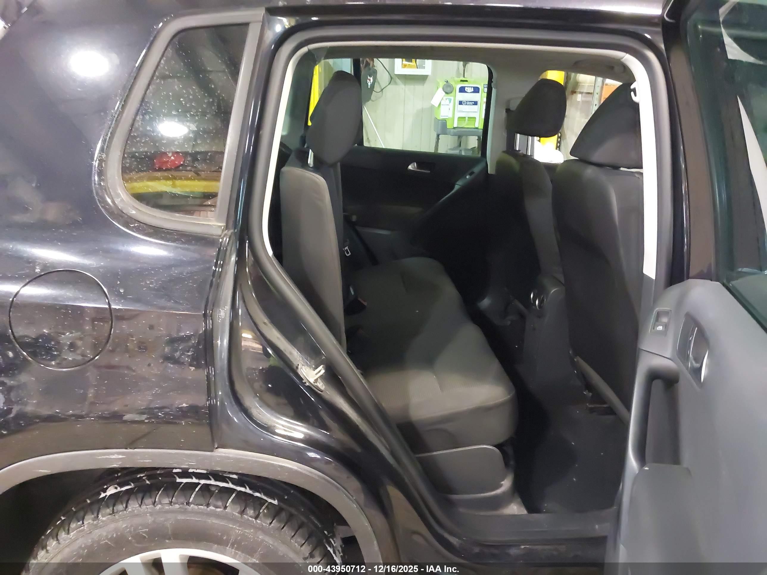 VOLKSWAGEN TIGUAN image 8