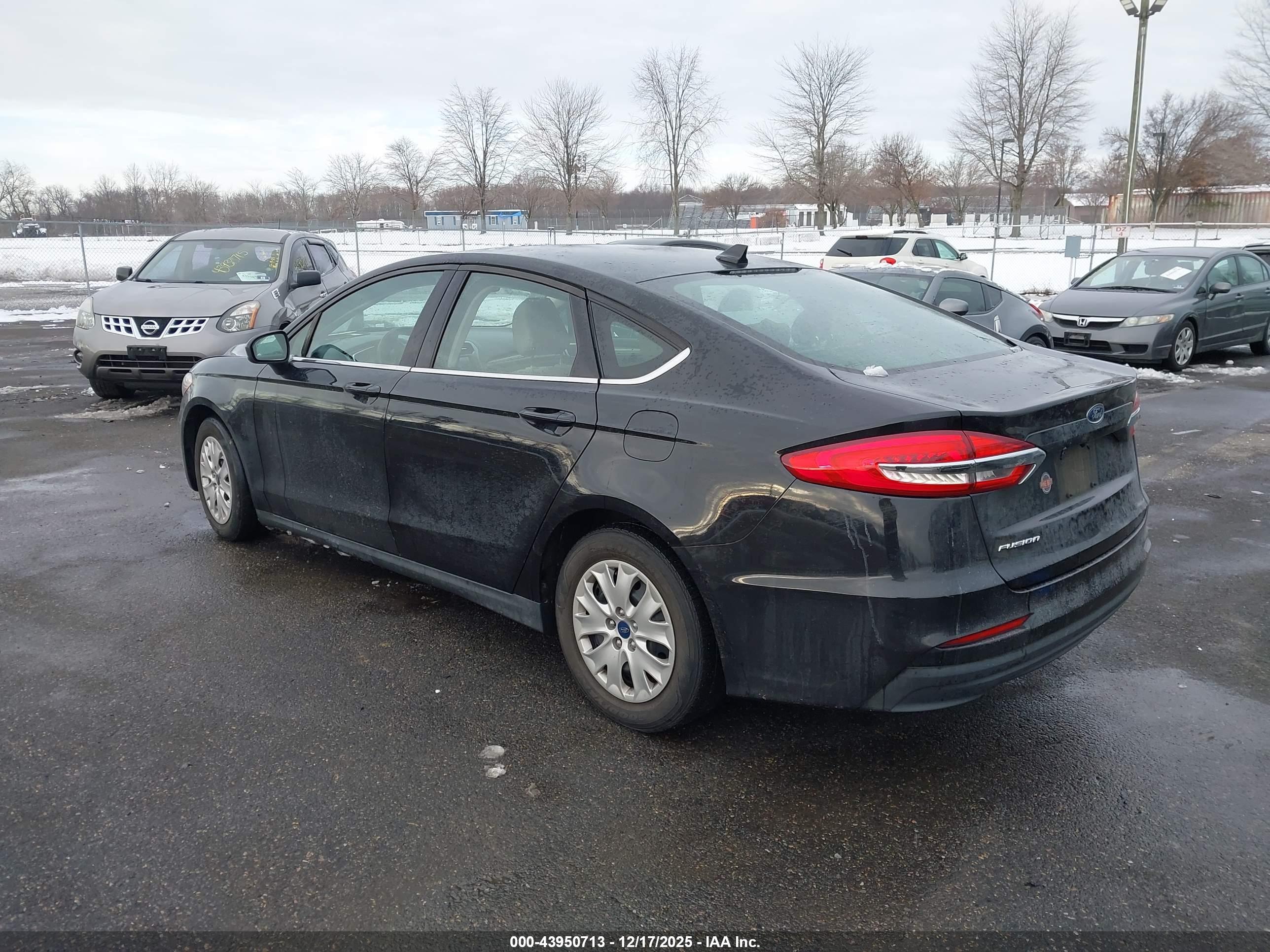 FORD FUSION image 3
