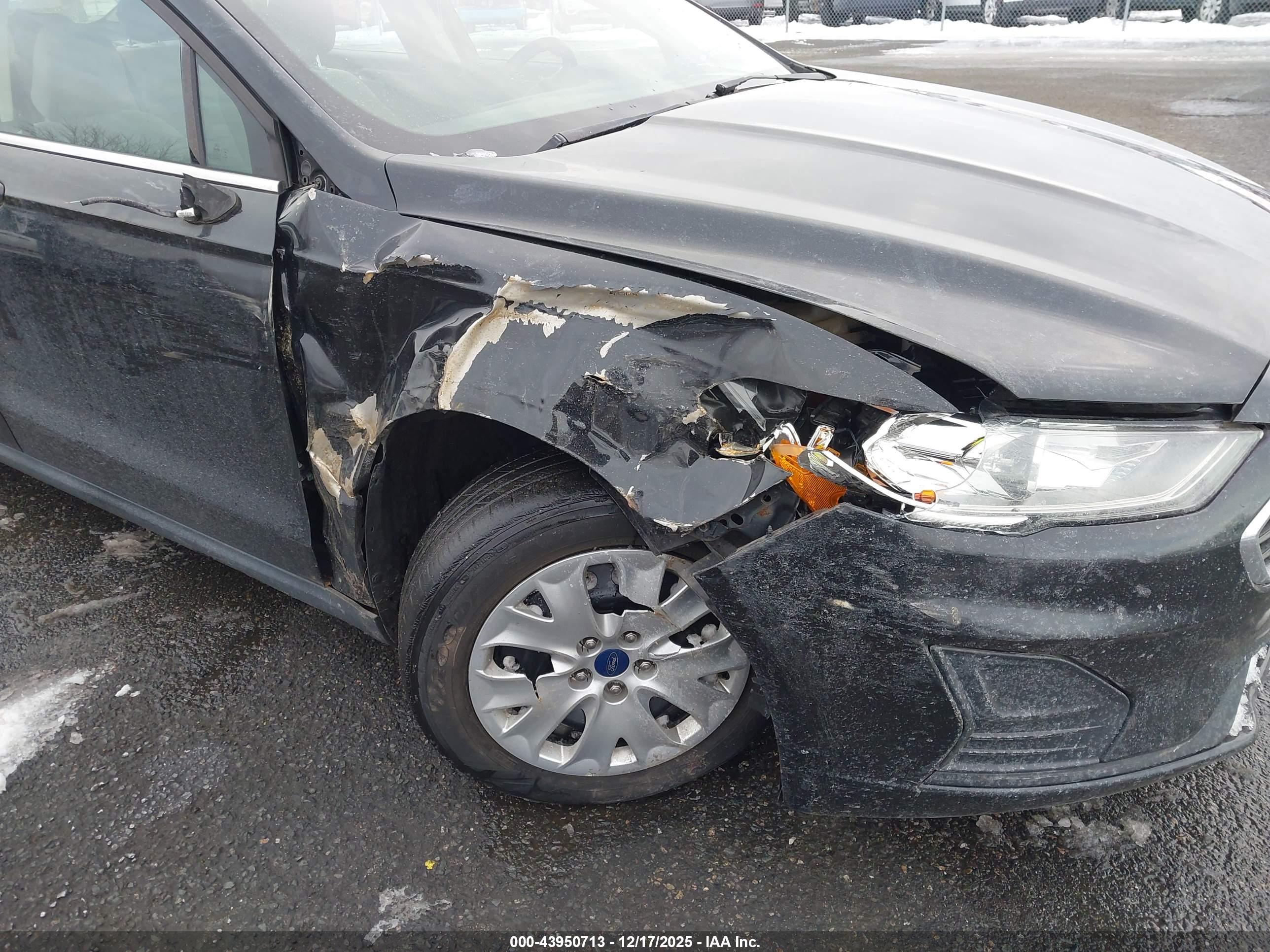 FORD FUSION image 6