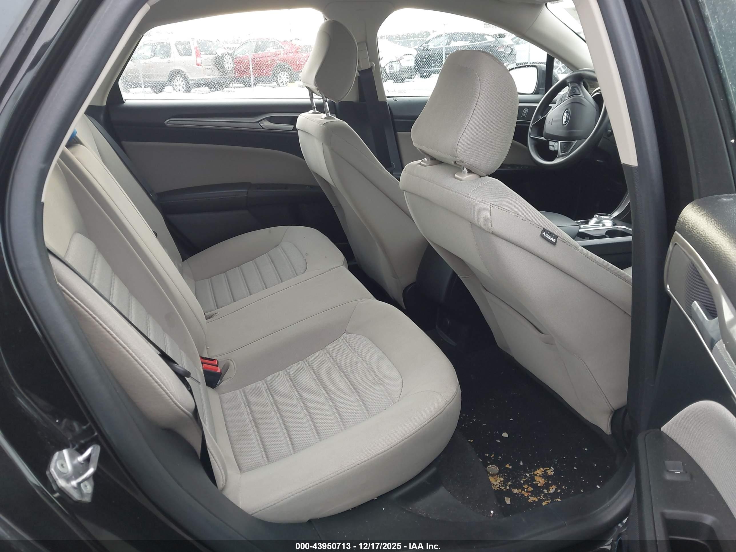 FORD FUSION image 8