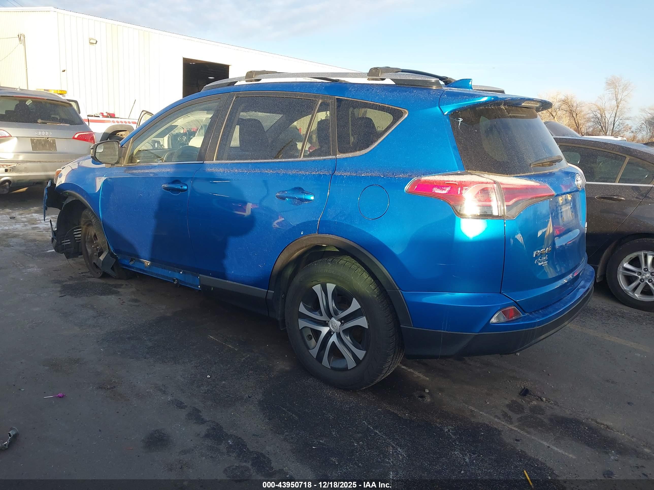 TOYOTA RAV4 image 3