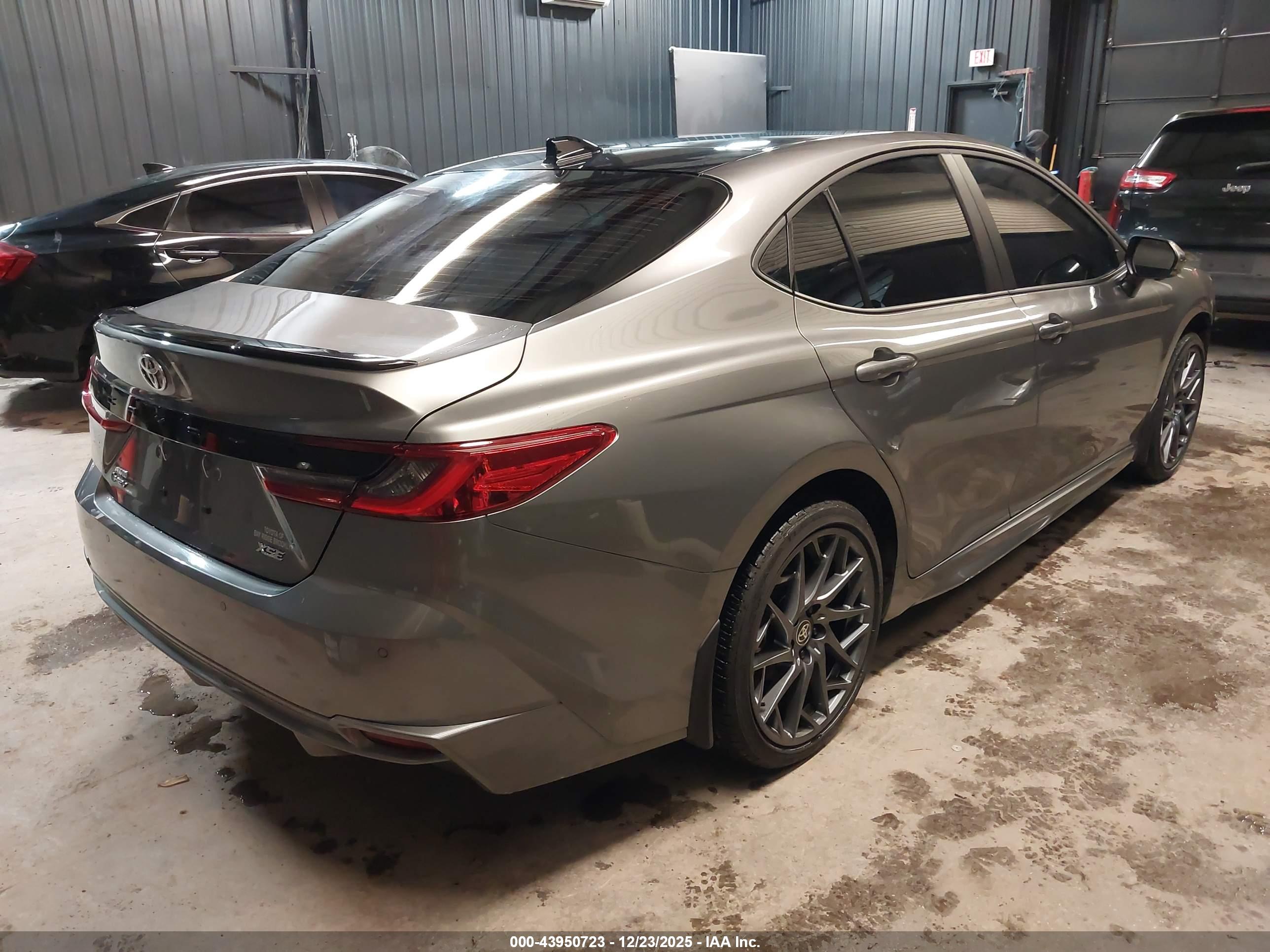 TOYOTA CAMRY image 4