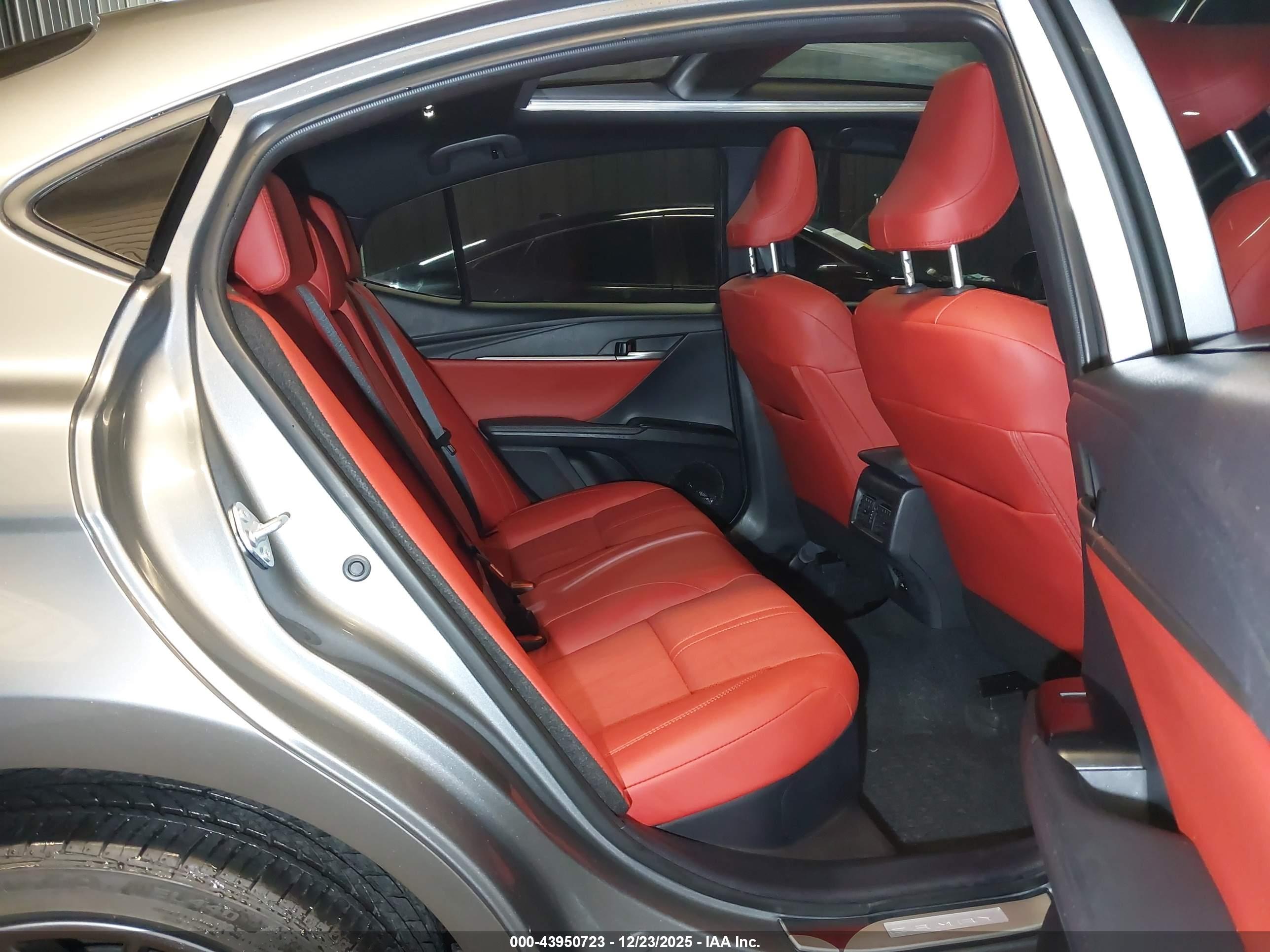 TOYOTA CAMRY image 8
