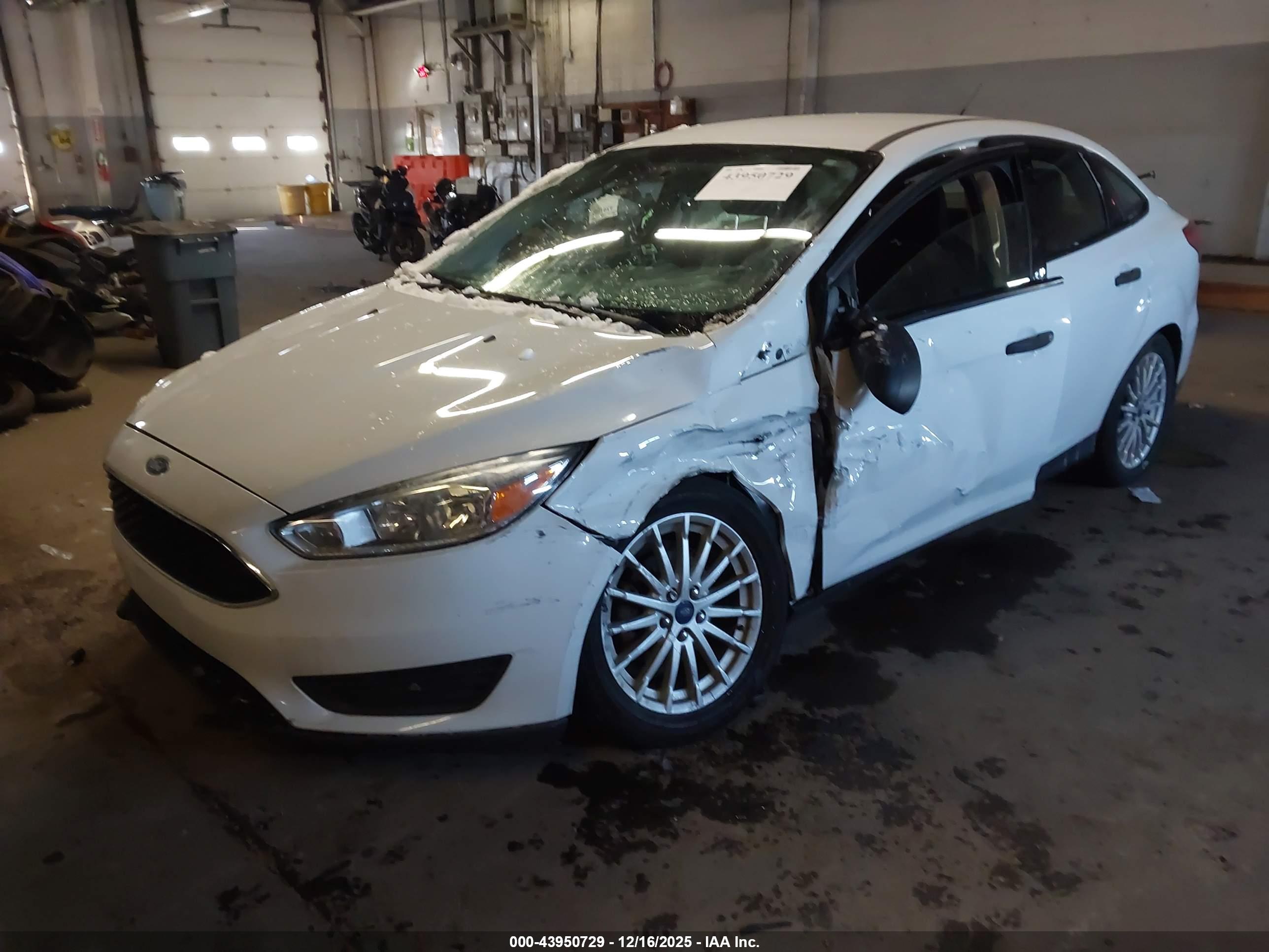 FORD FOCUS image 2