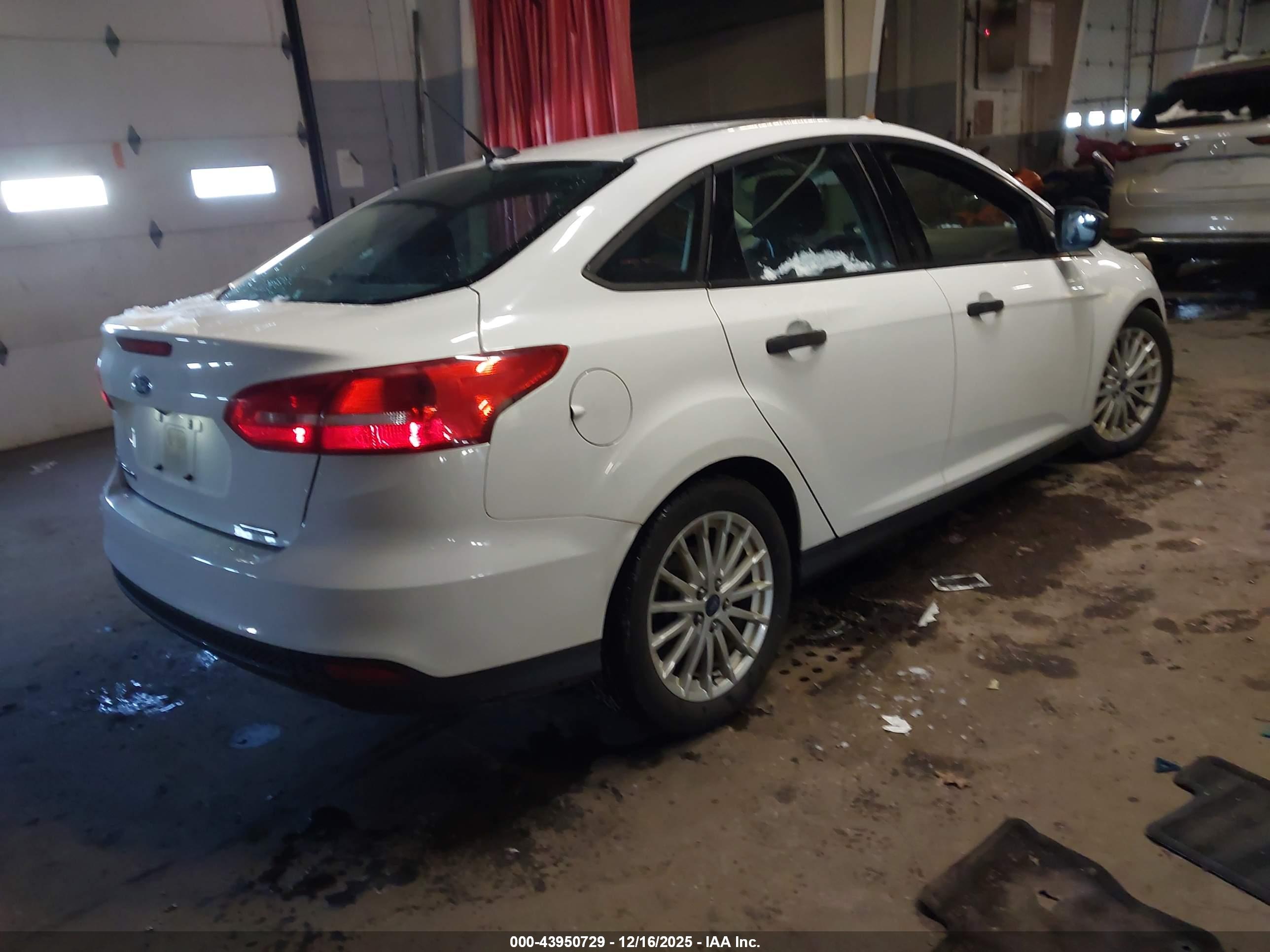 FORD FOCUS image 4