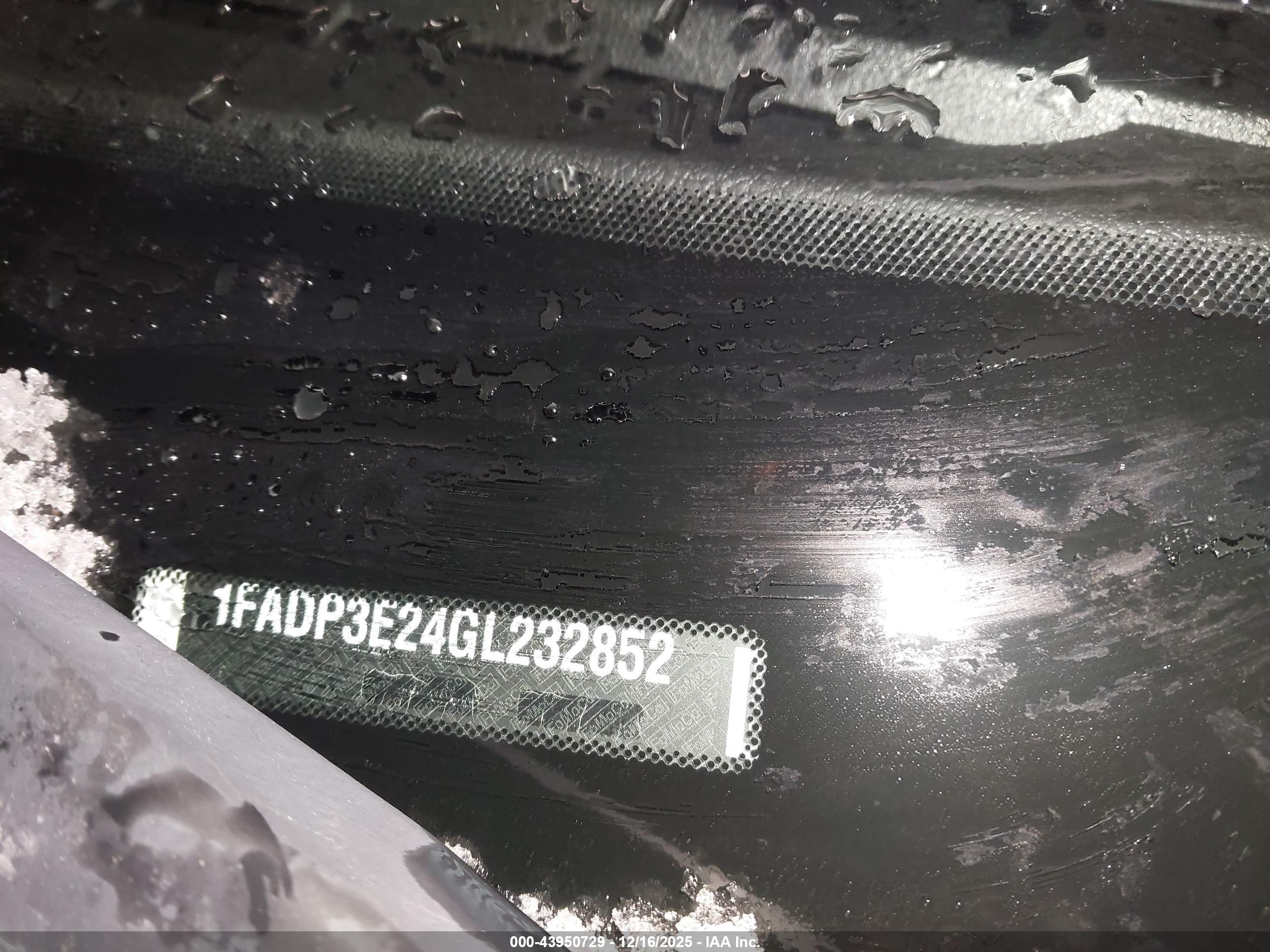FORD FOCUS image 9