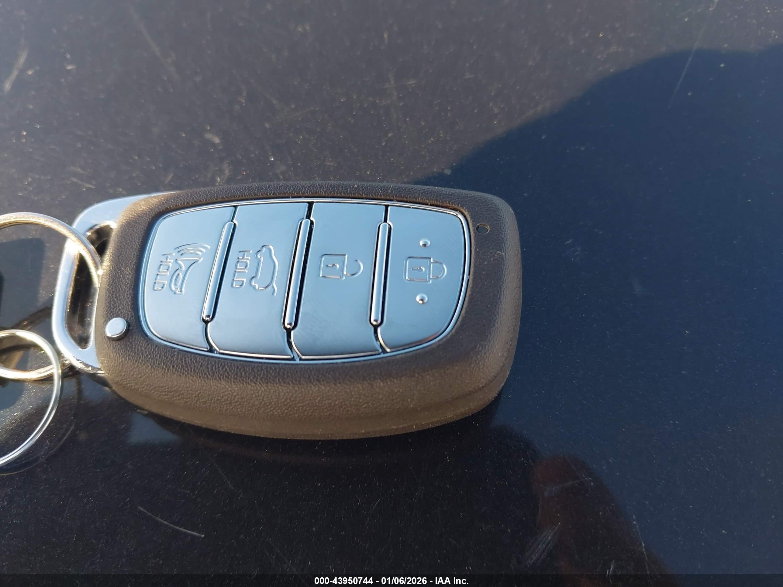 HYUNDAI TUCSON image 11