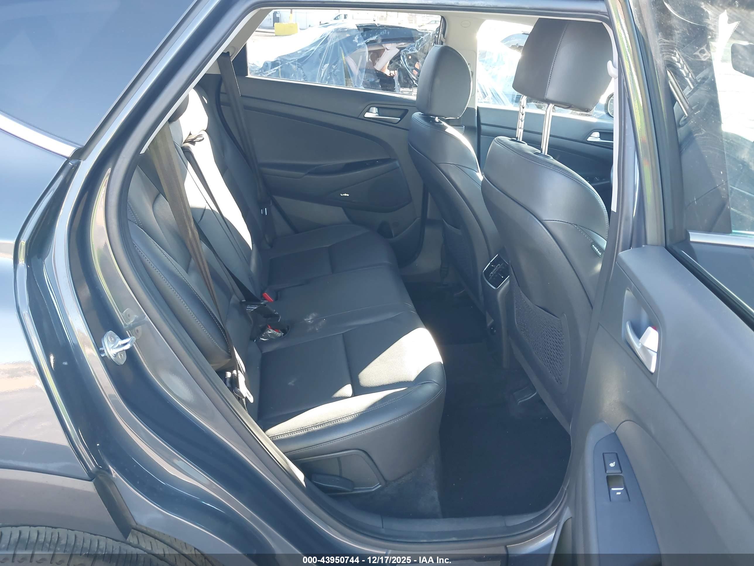 HYUNDAI TUCSON image 8