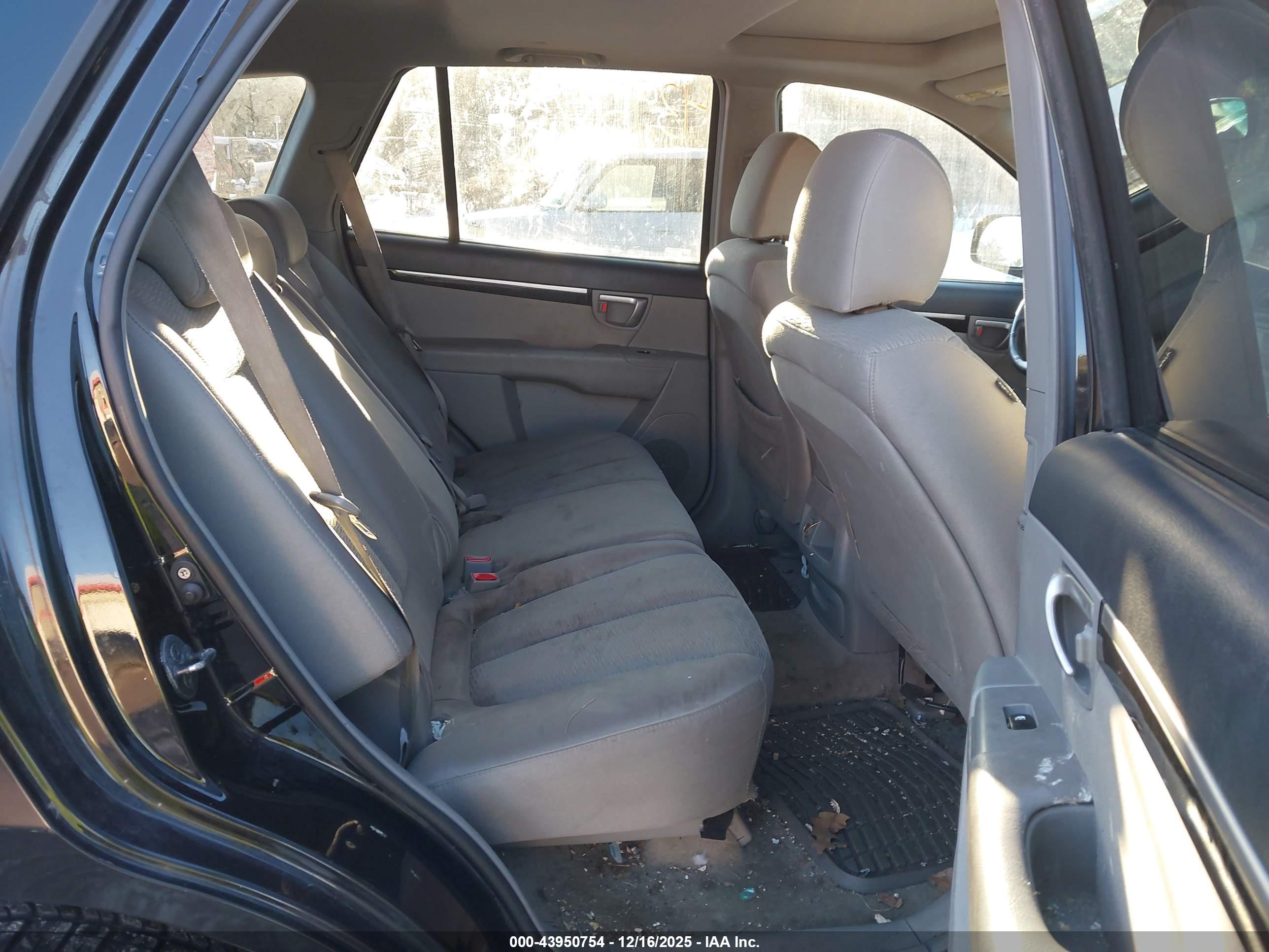 HYUNDAI SANTA image 8