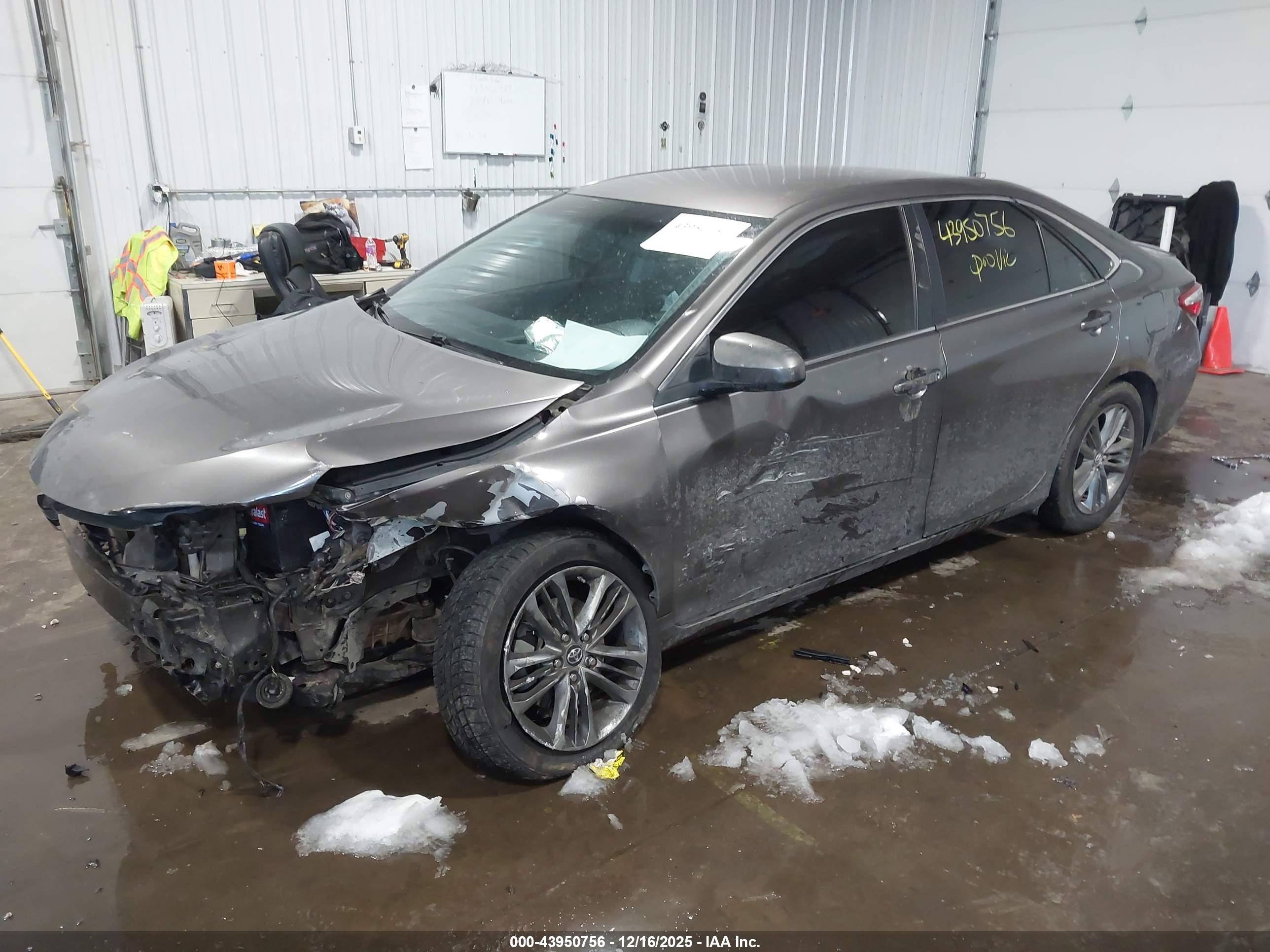 TOYOTA CAMRY image 2