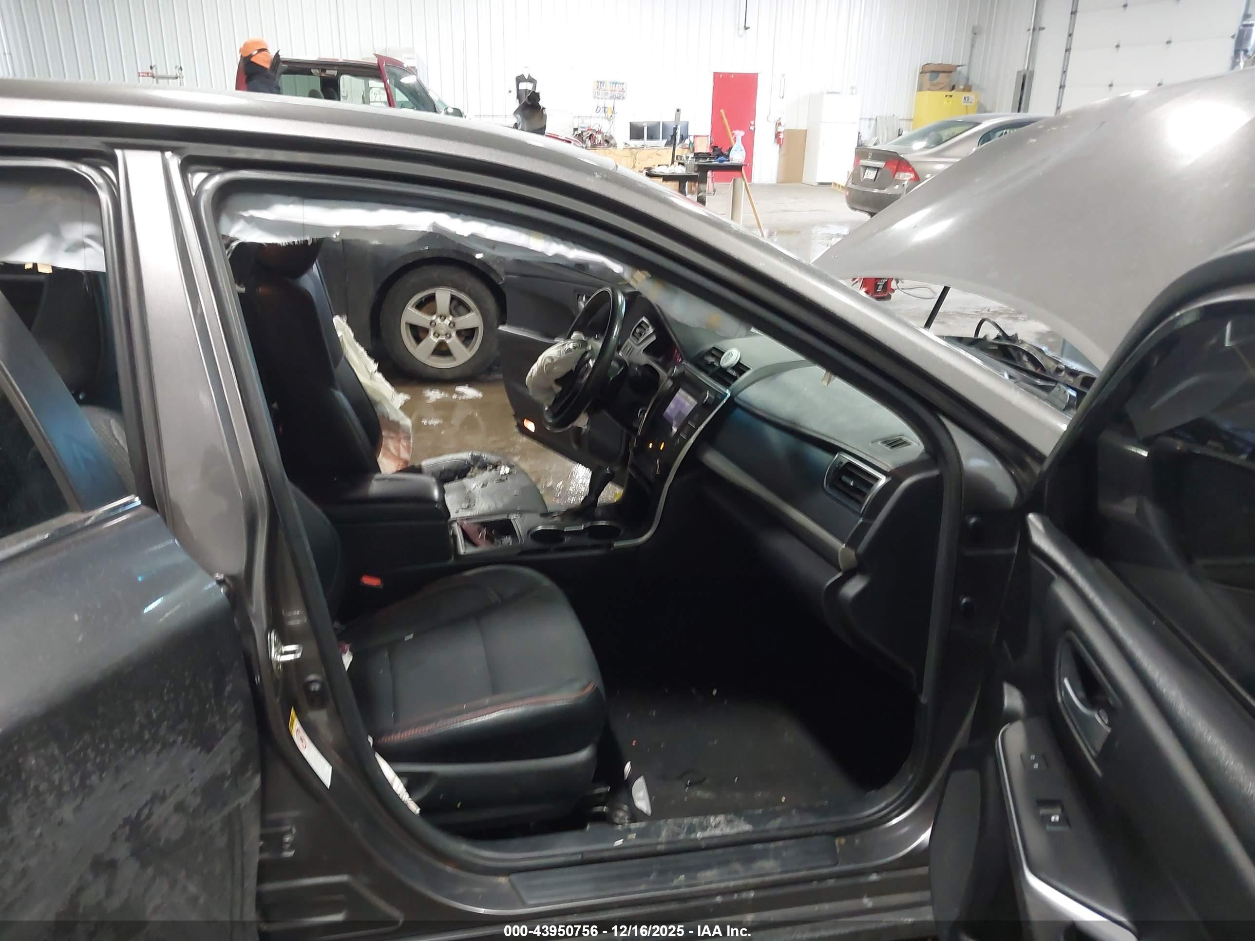 TOYOTA CAMRY image 5
