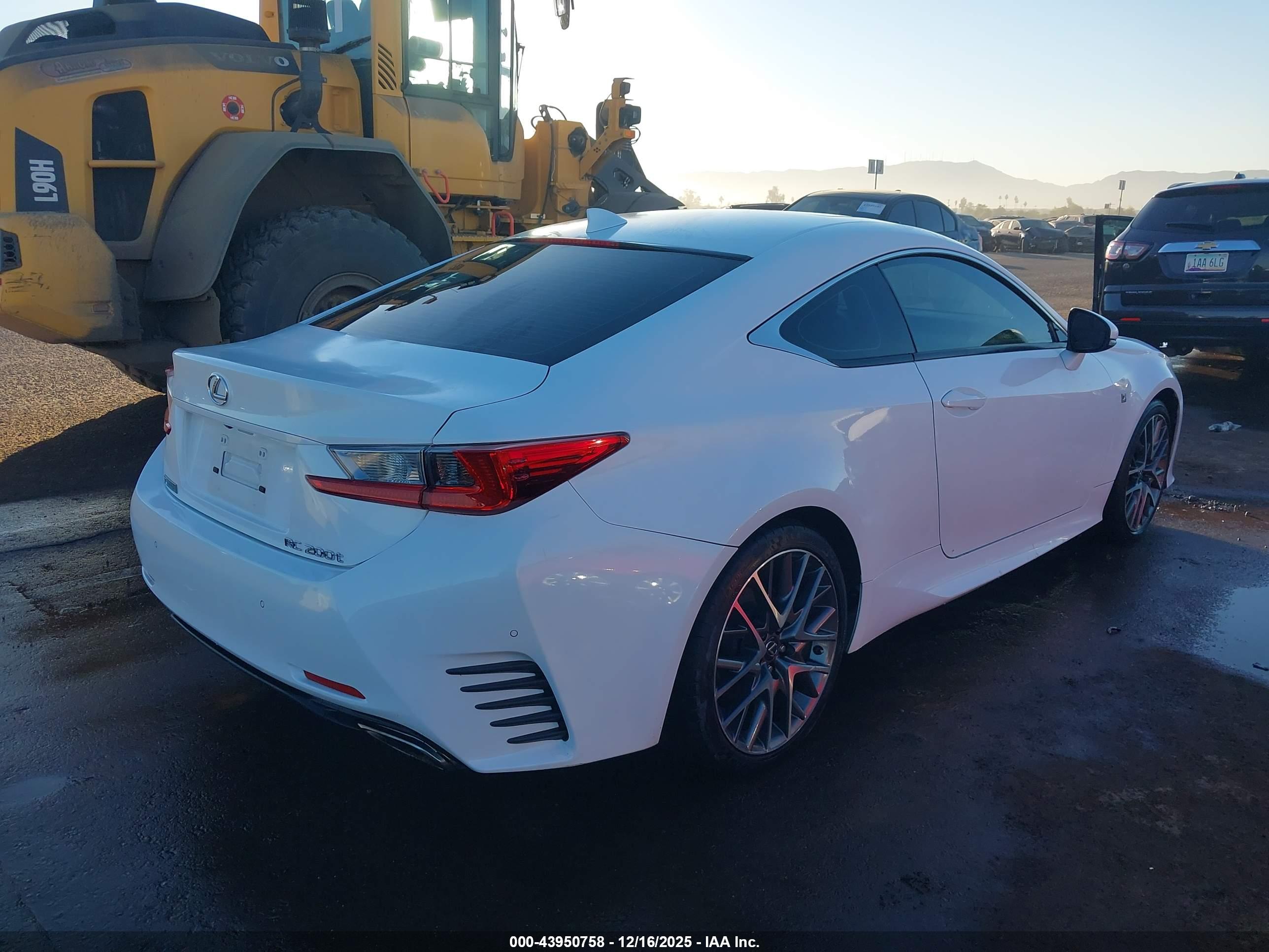 LEXUS RC image 4