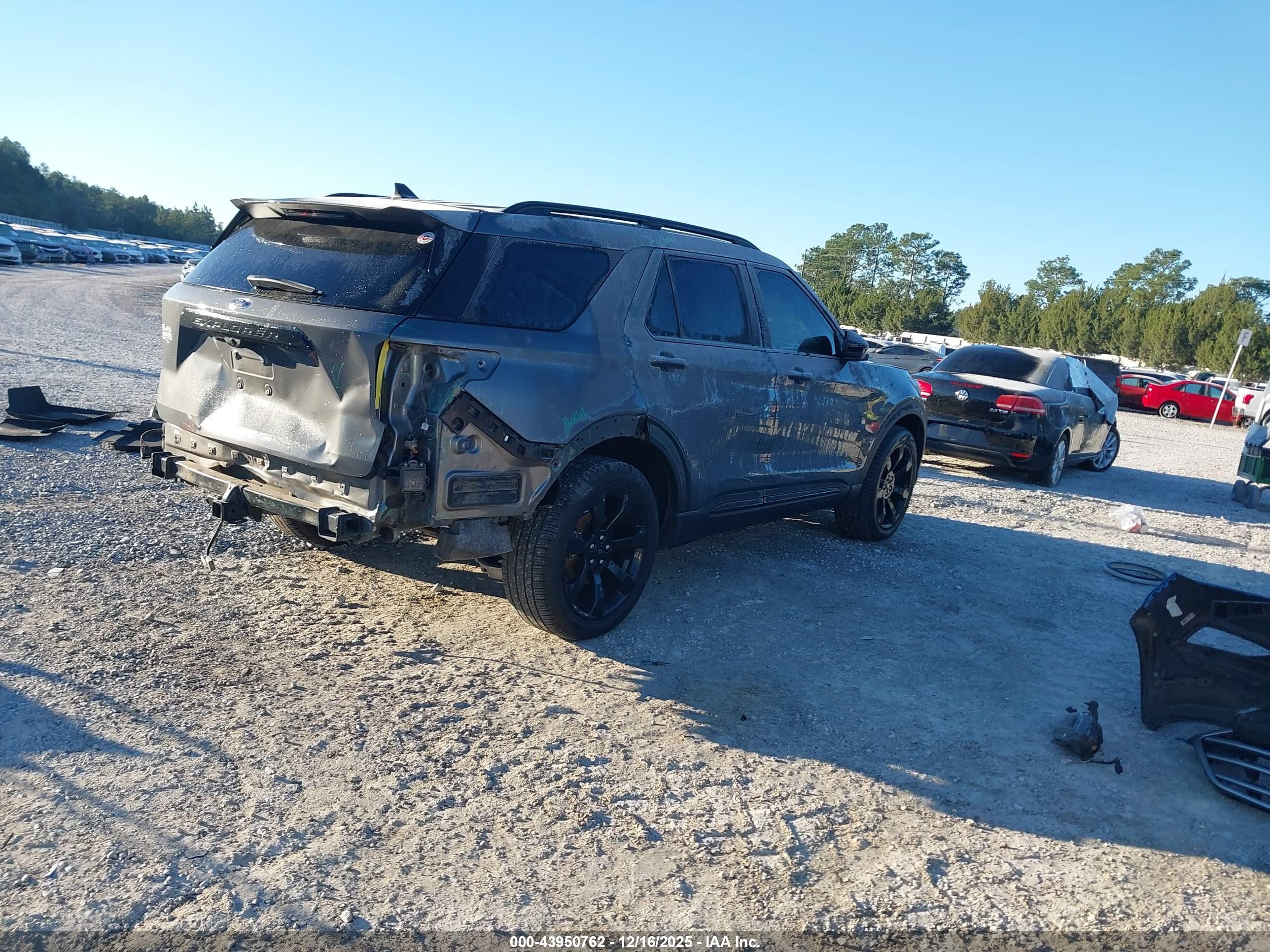FORD EXPLORER image 4