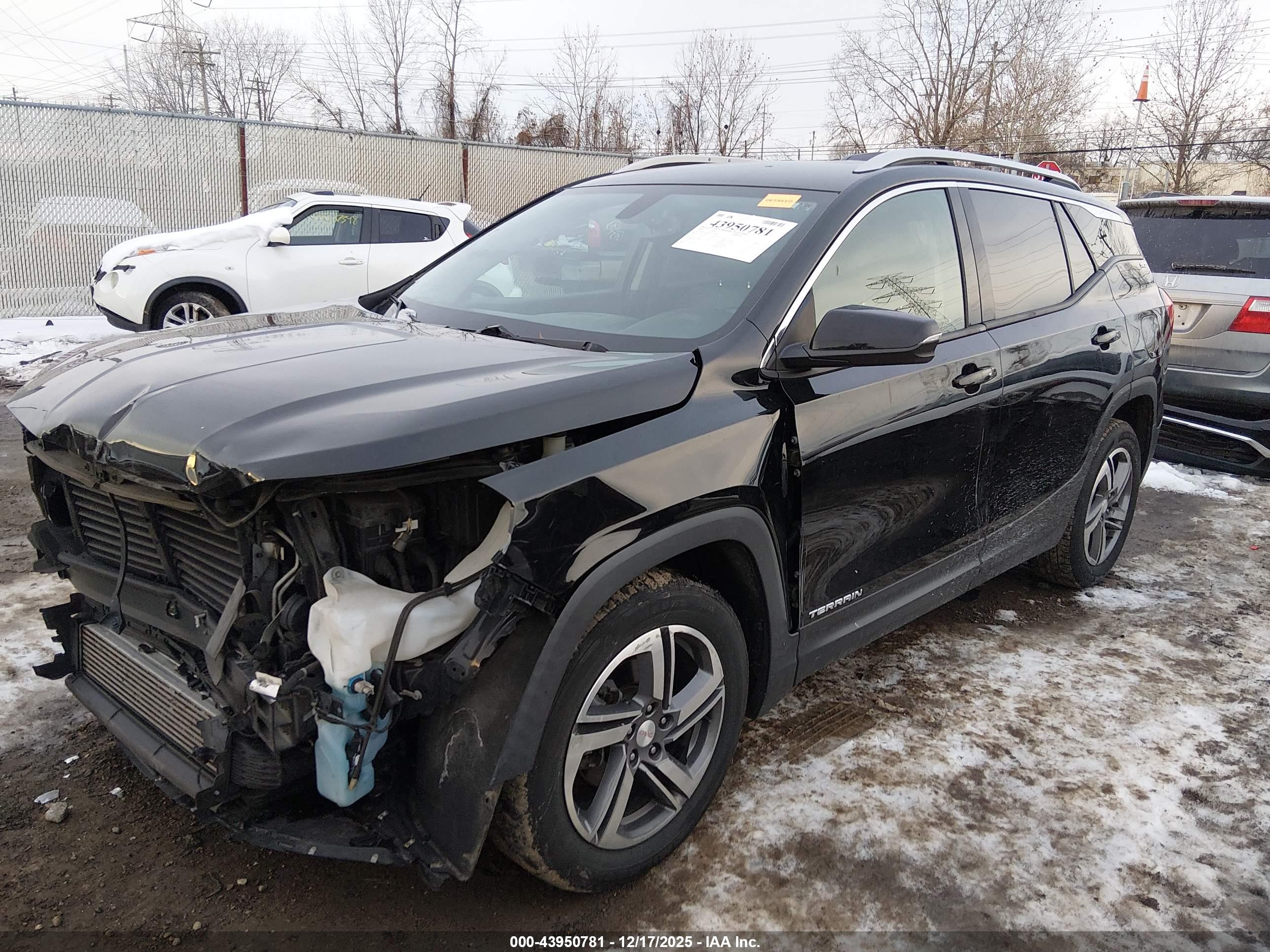 GMC TERRAIN image 2