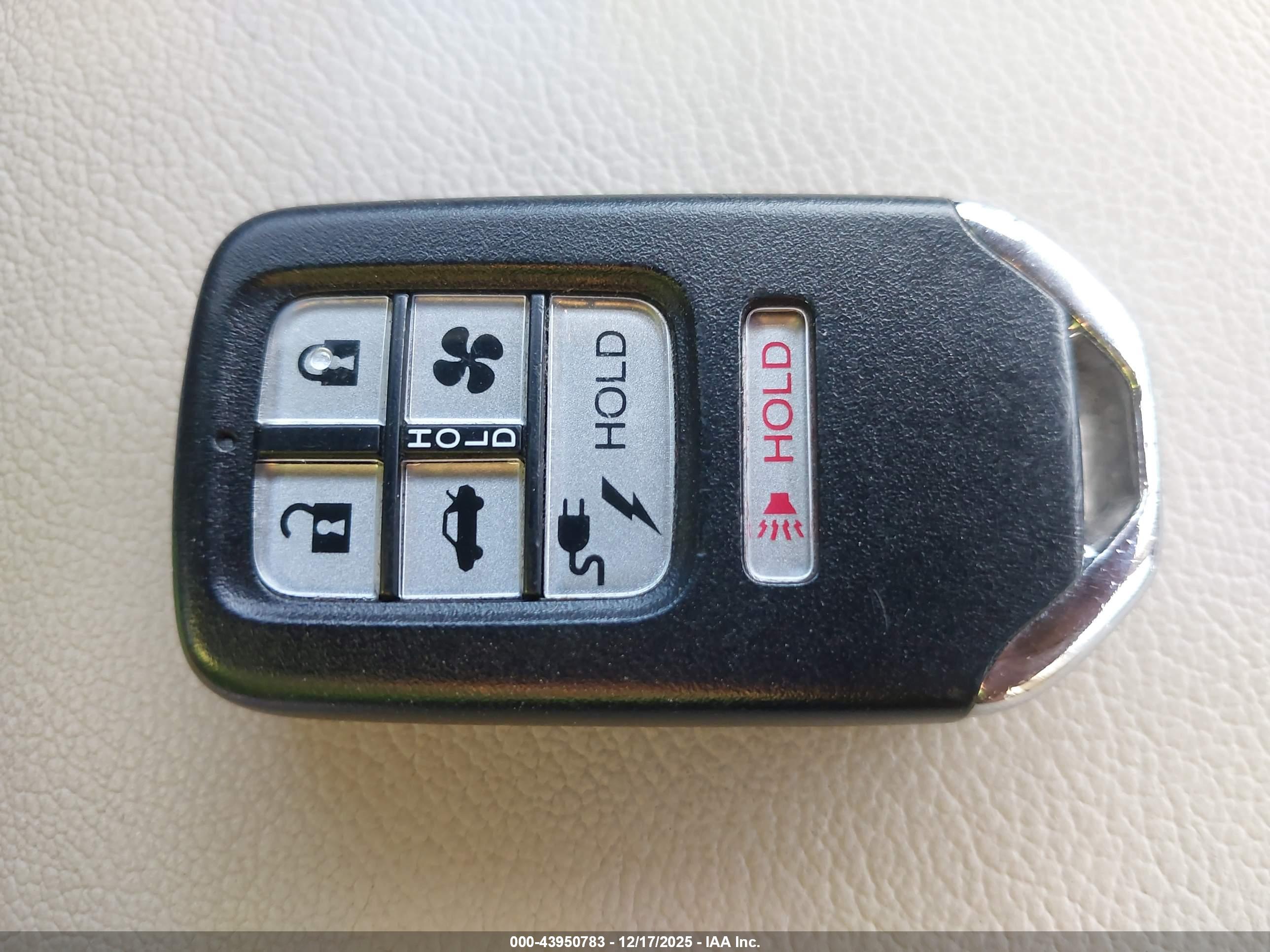 HONDA CLARITY image 11