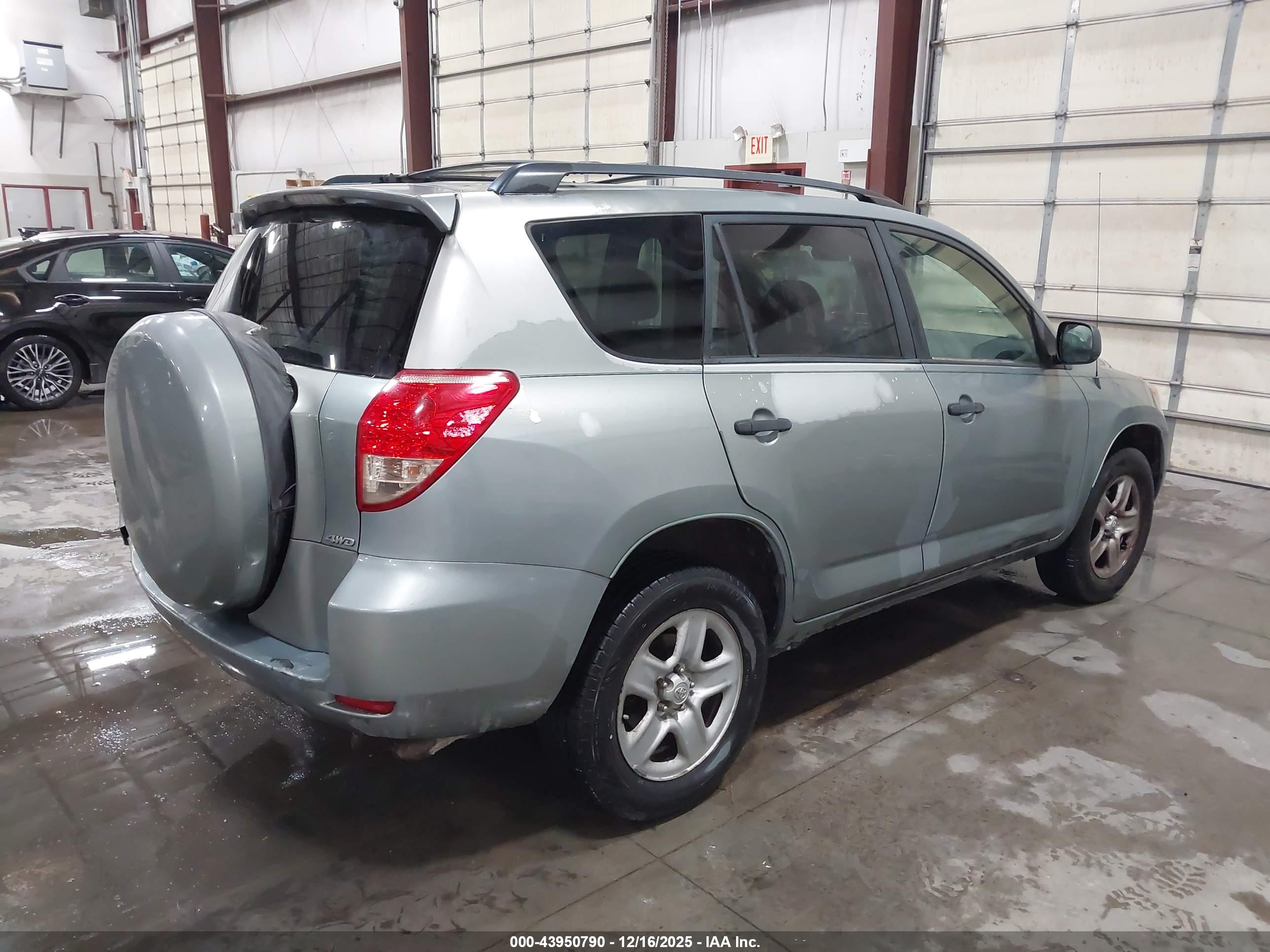 TOYOTA RAV4 image 4
