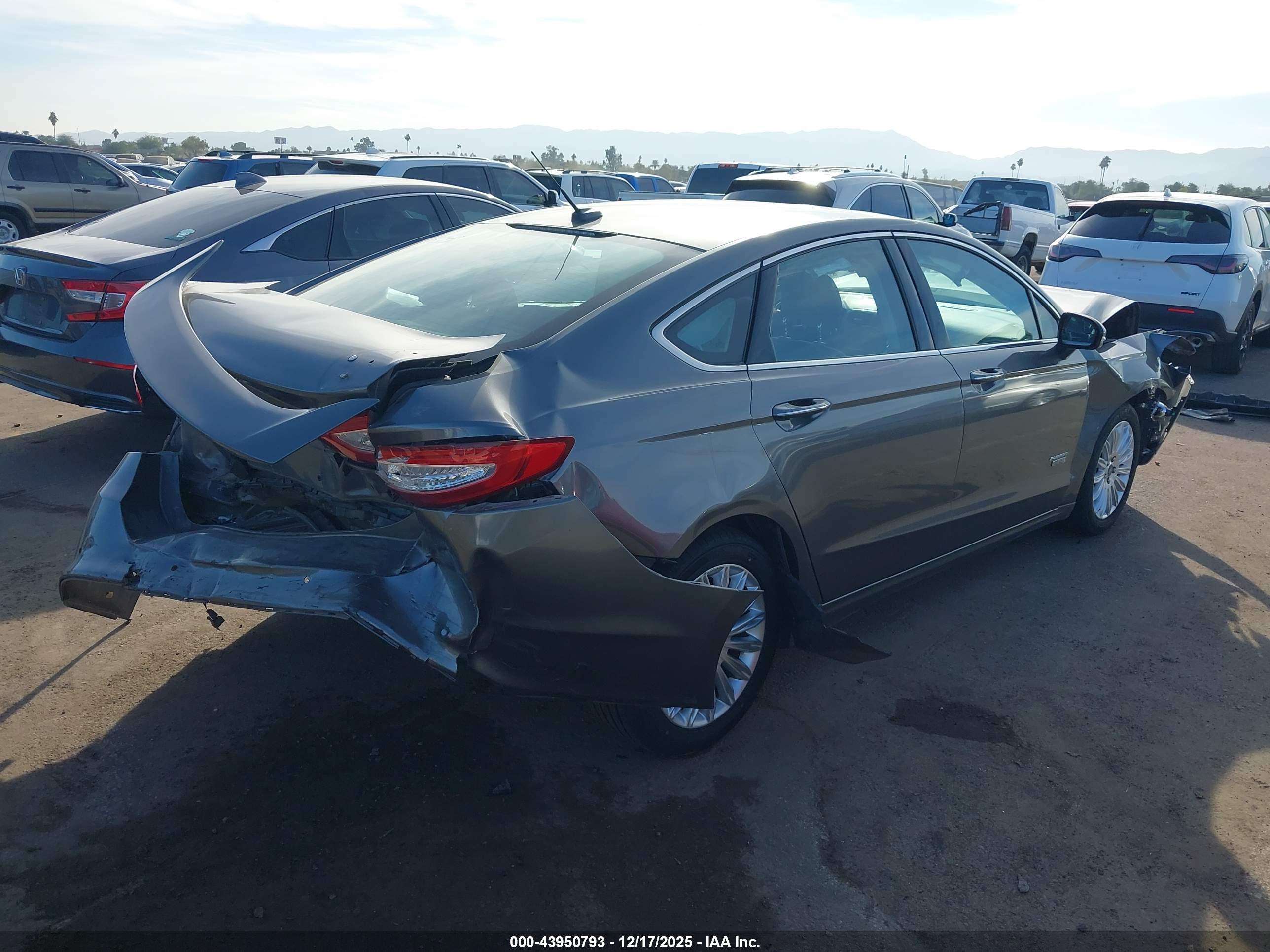 FORD FUSION image 4