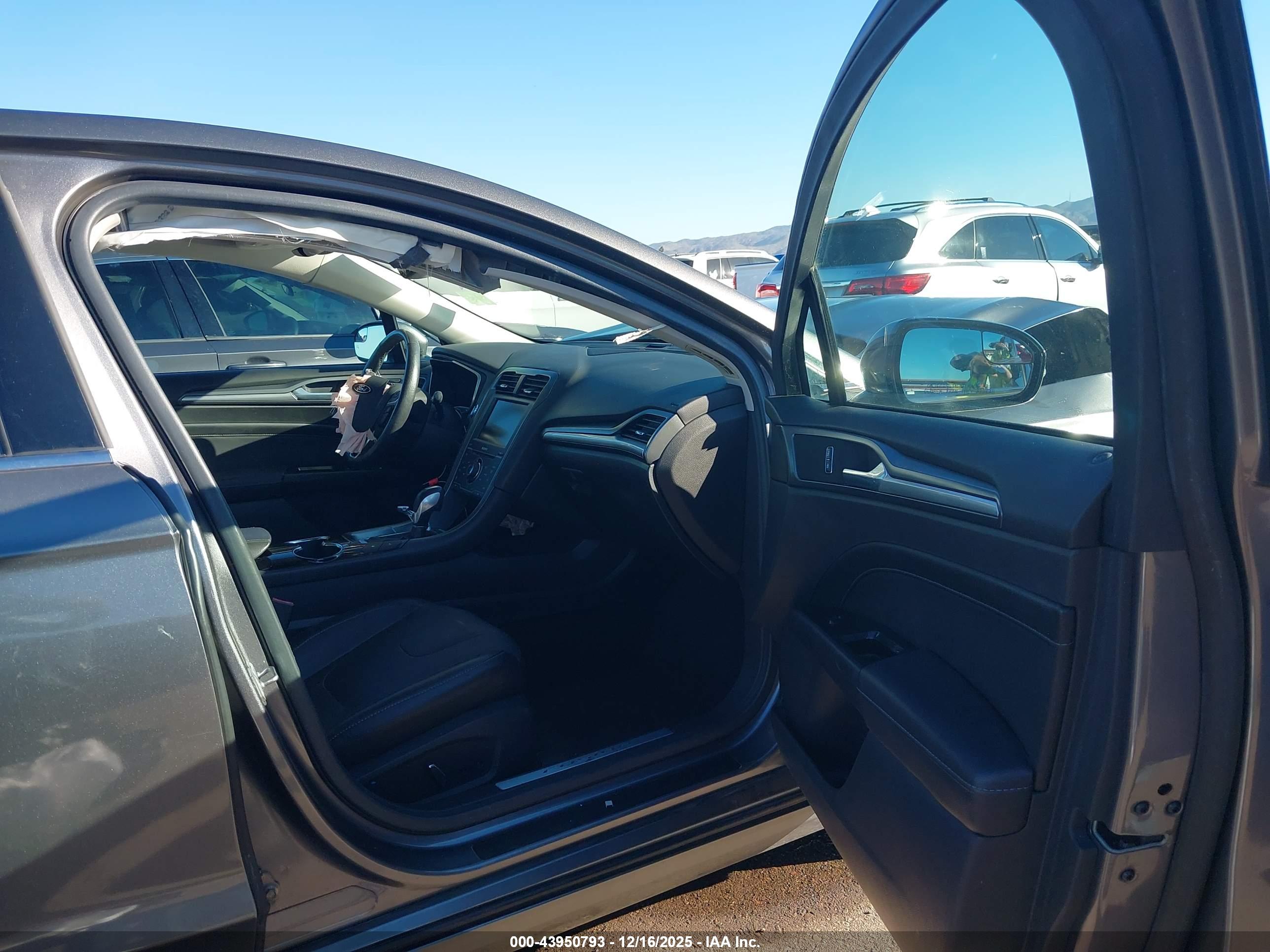 FORD FUSION image 5