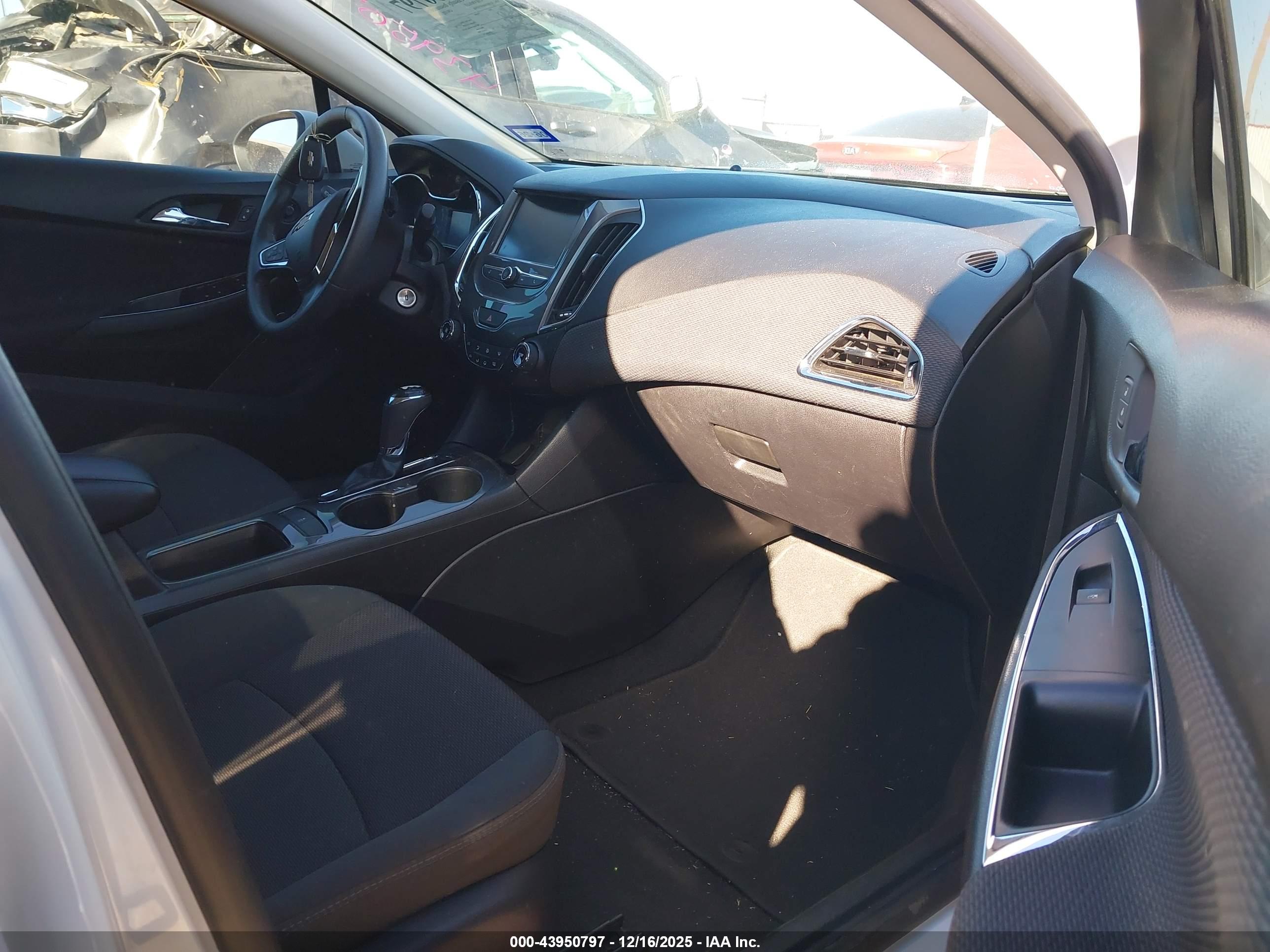 CHEVROLET CRUZE image 5