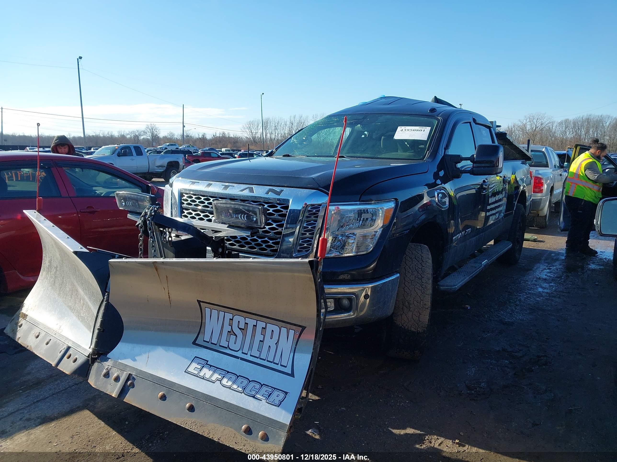 NISSAN TITAN image 2