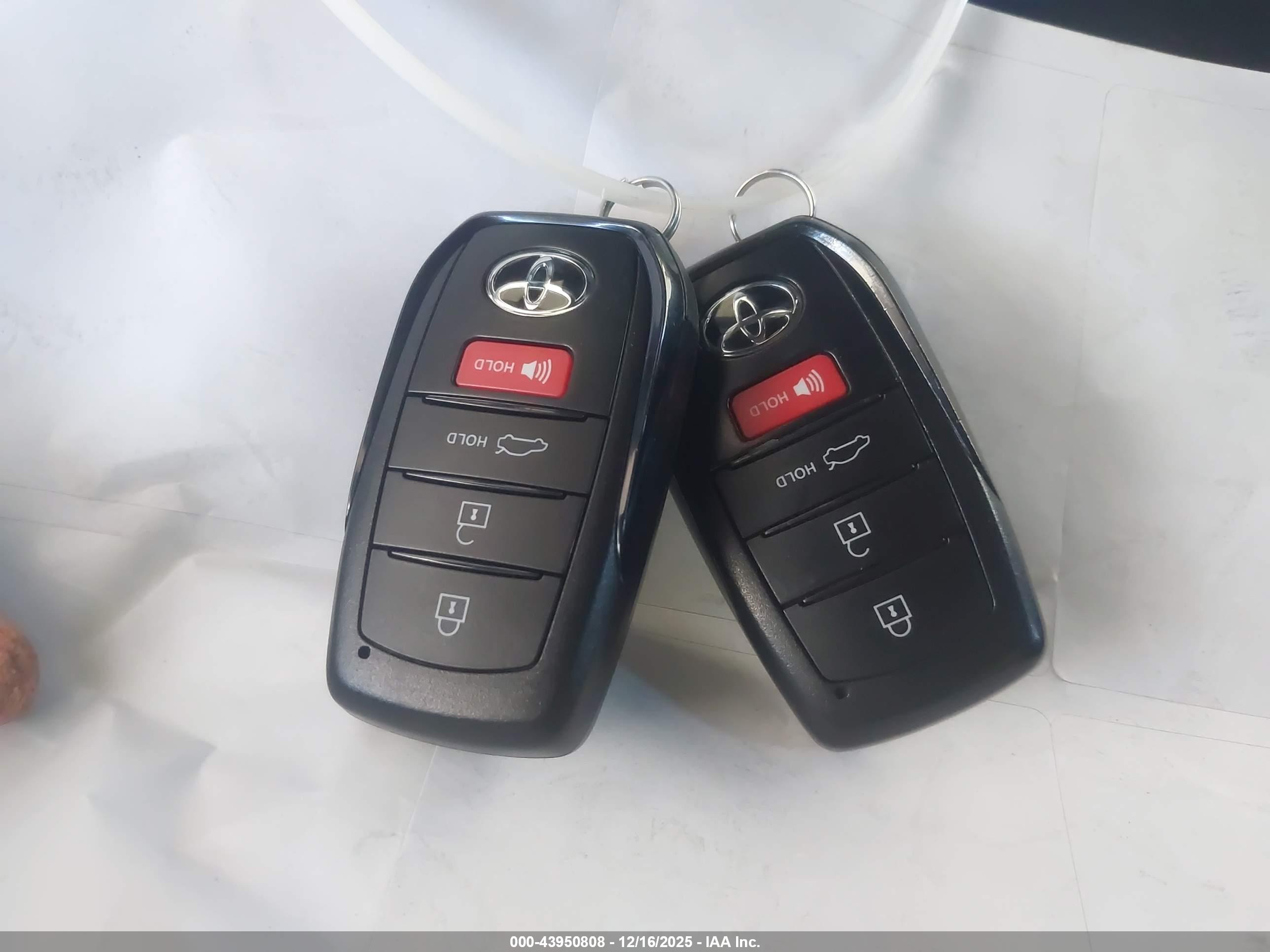 TOYOTA CAMRY image 11