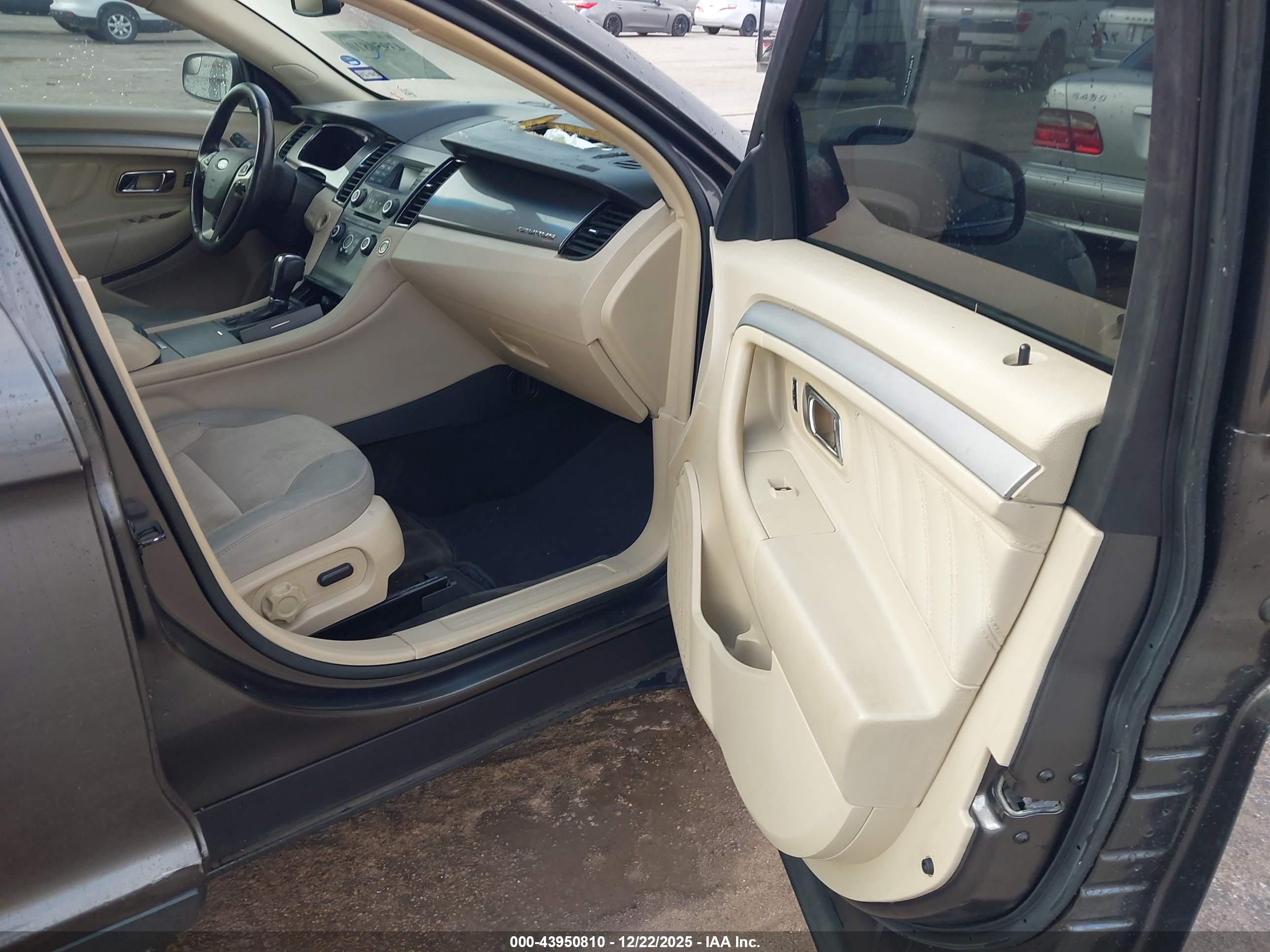 FORD TAURUS image 5