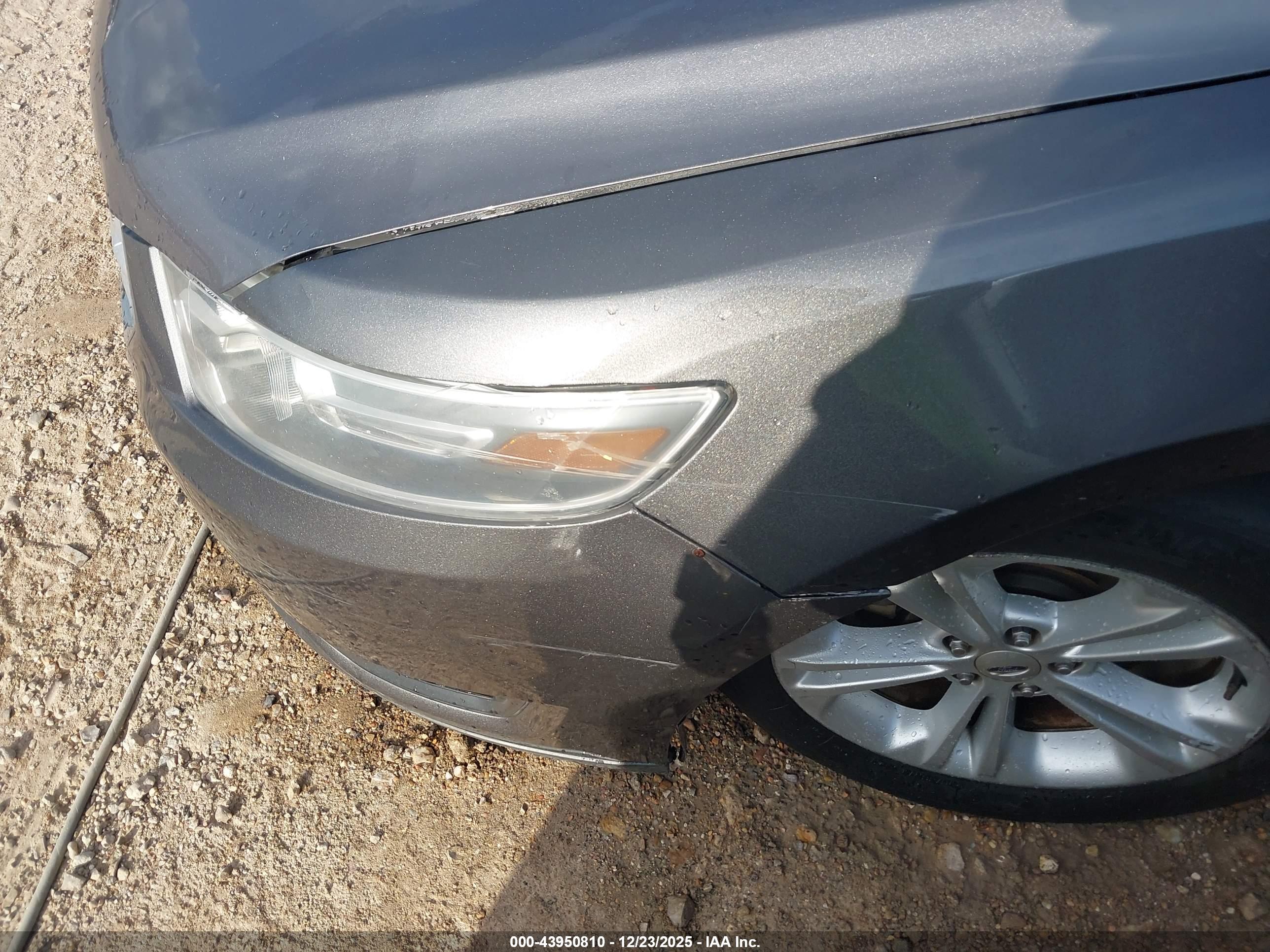 FORD TAURUS image 6