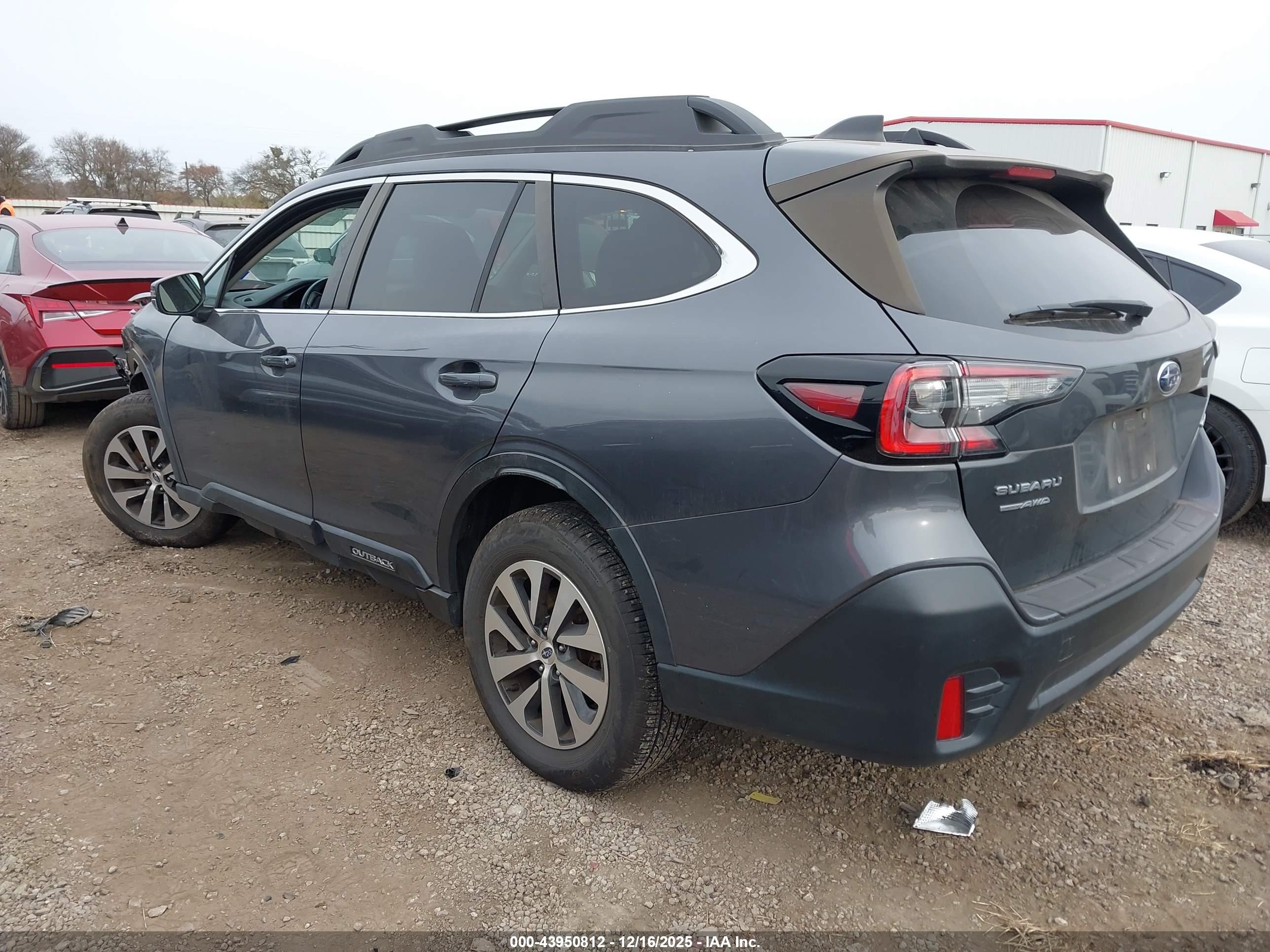 SUBARU OUTBACK image 3