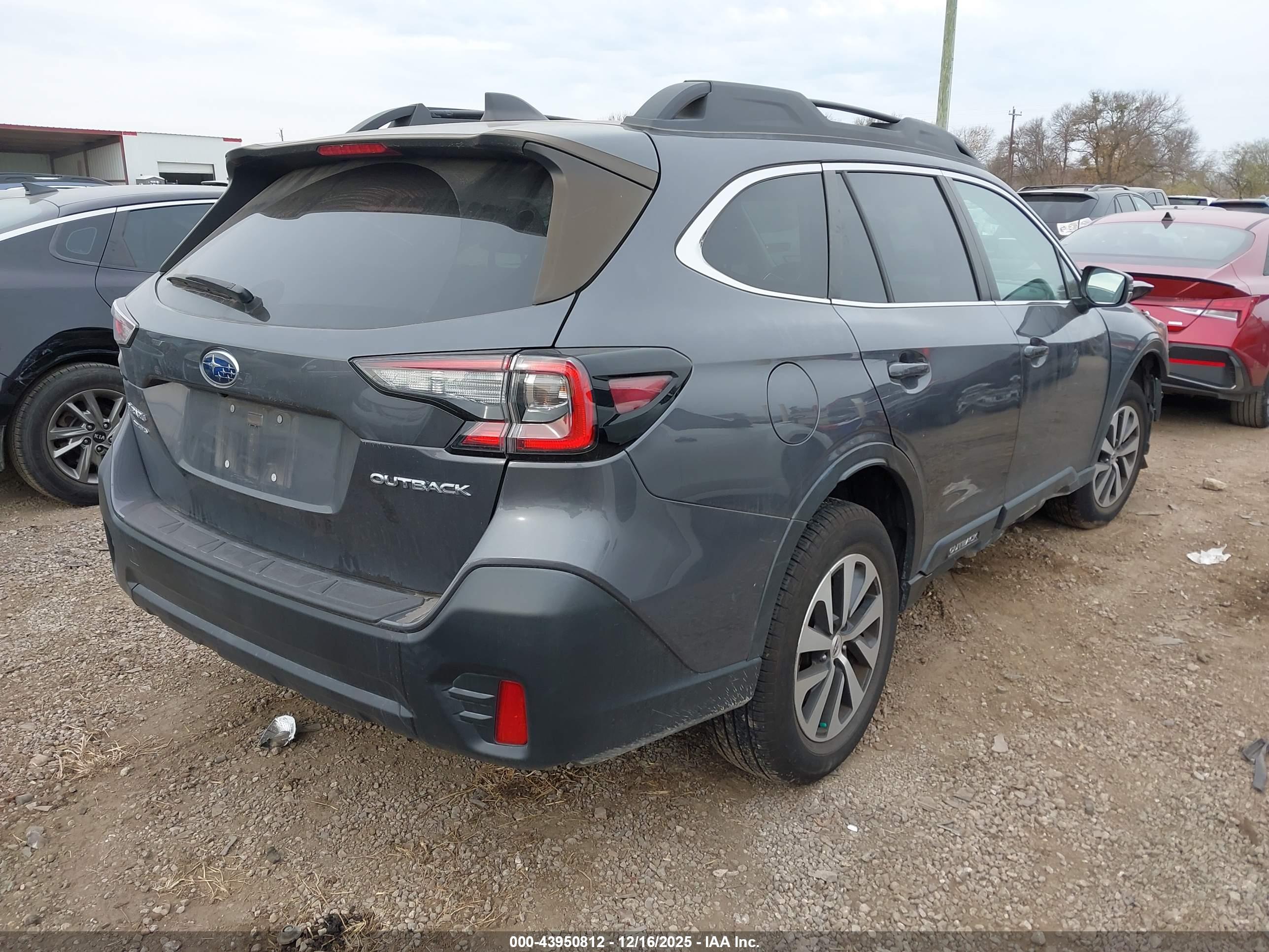 SUBARU OUTBACK image 4