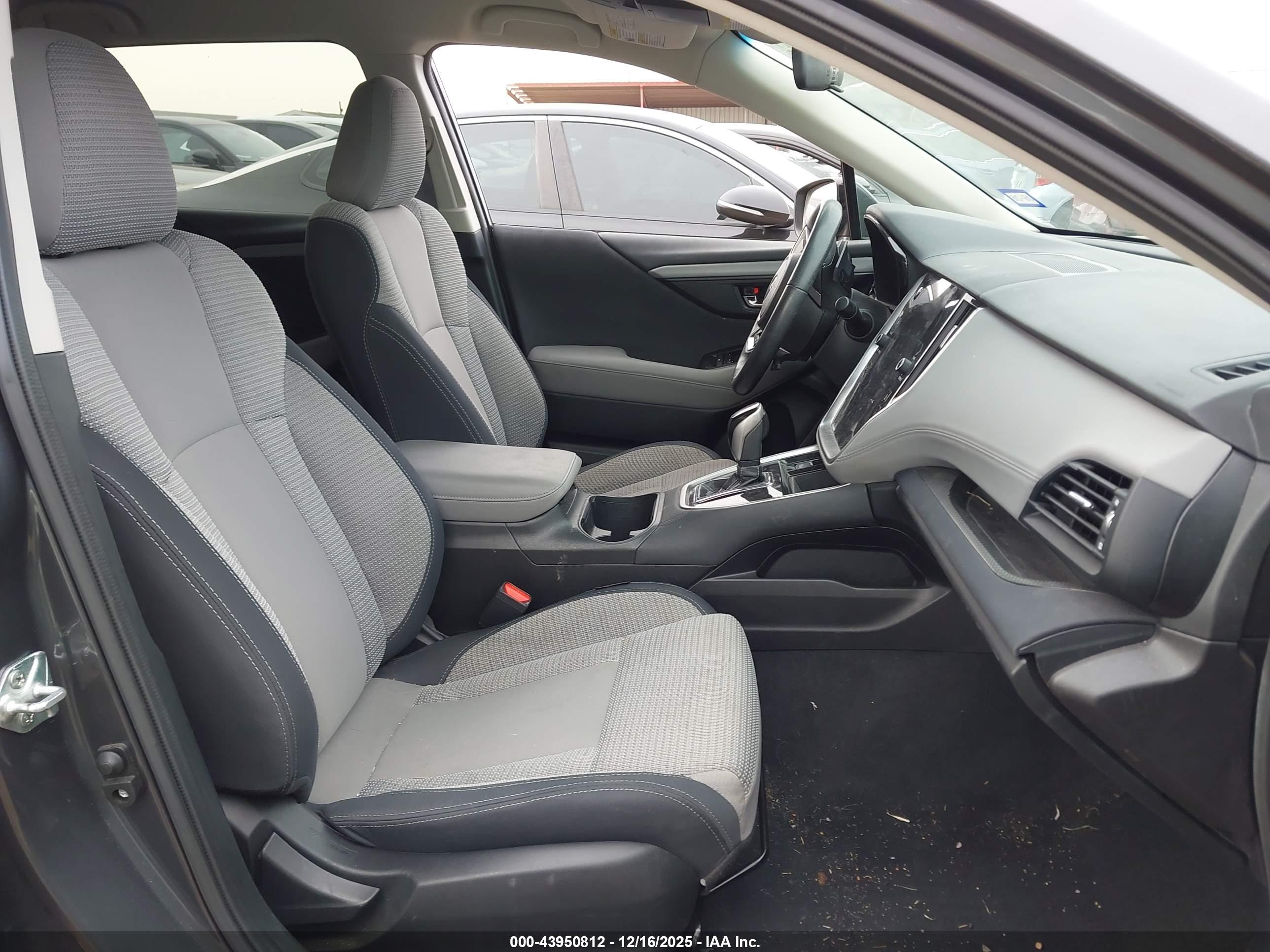 SUBARU OUTBACK image 5