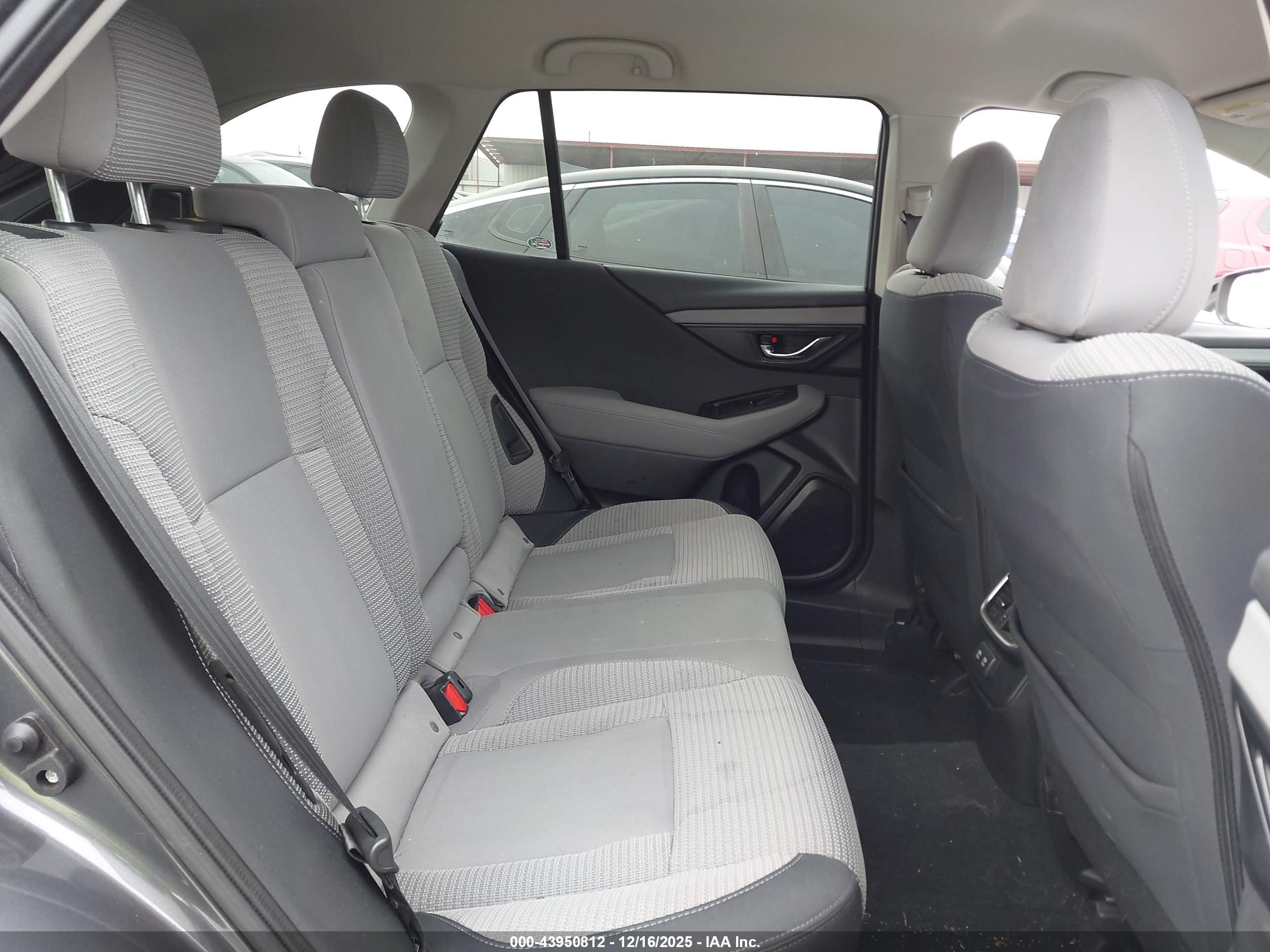 SUBARU OUTBACK image 8