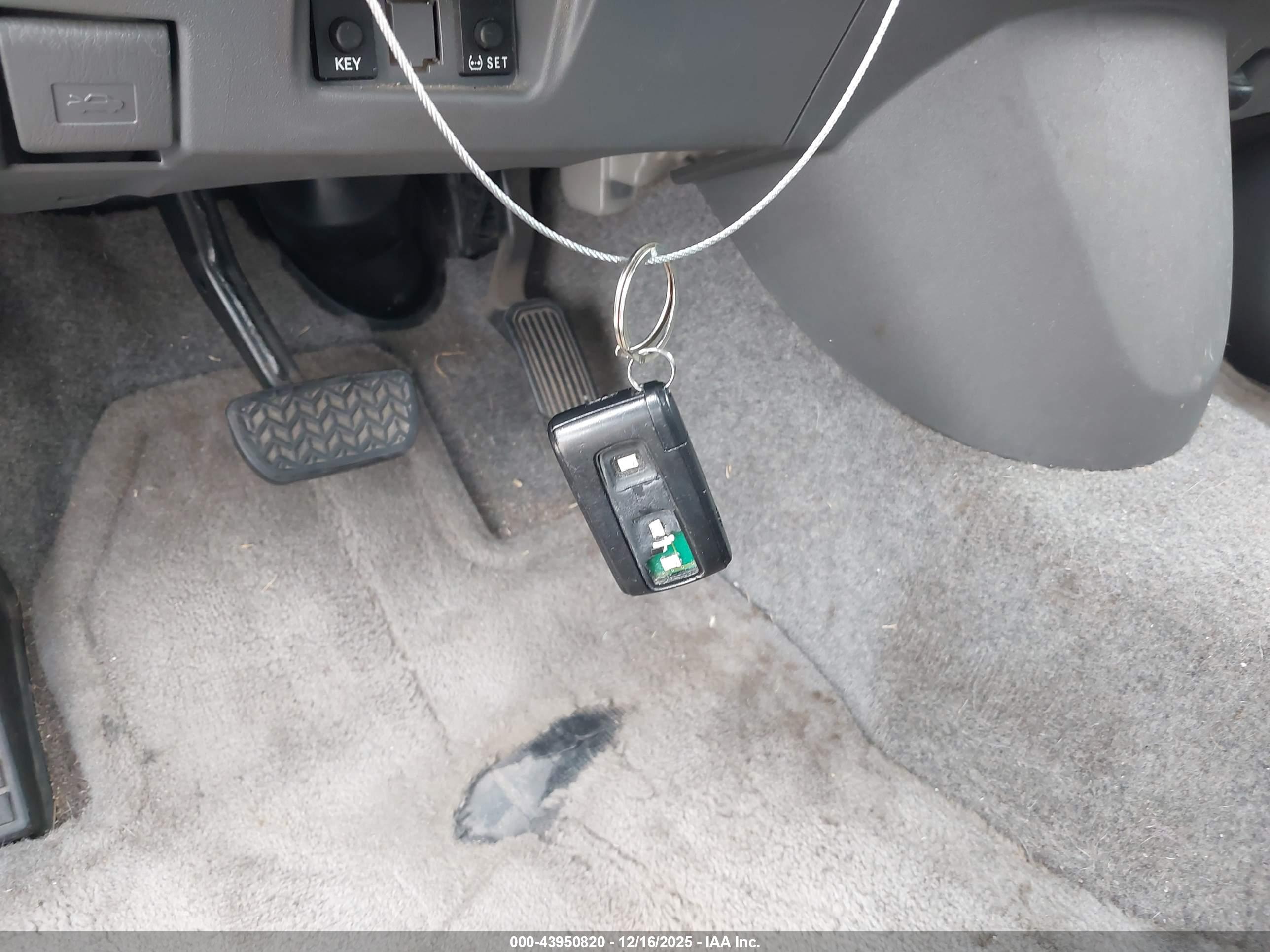 TOYOTA PRIUS image 11