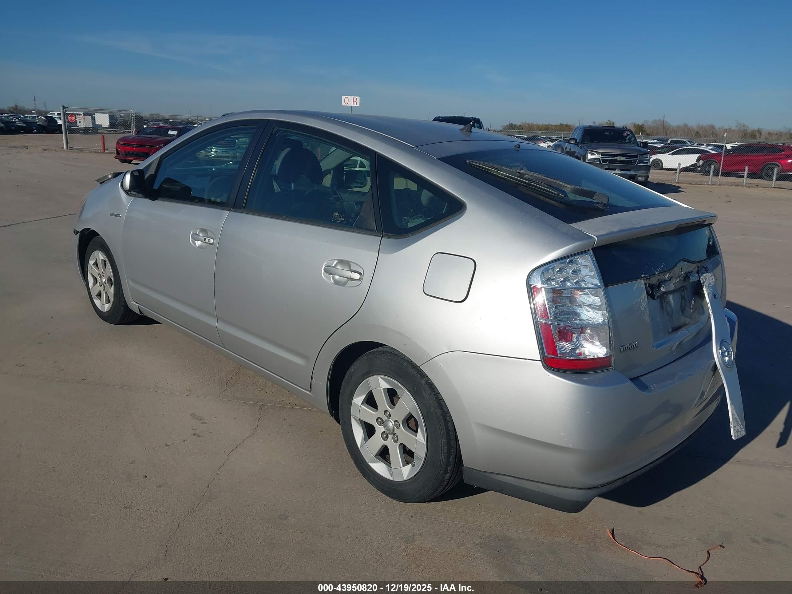 TOYOTA PRIUS image 3