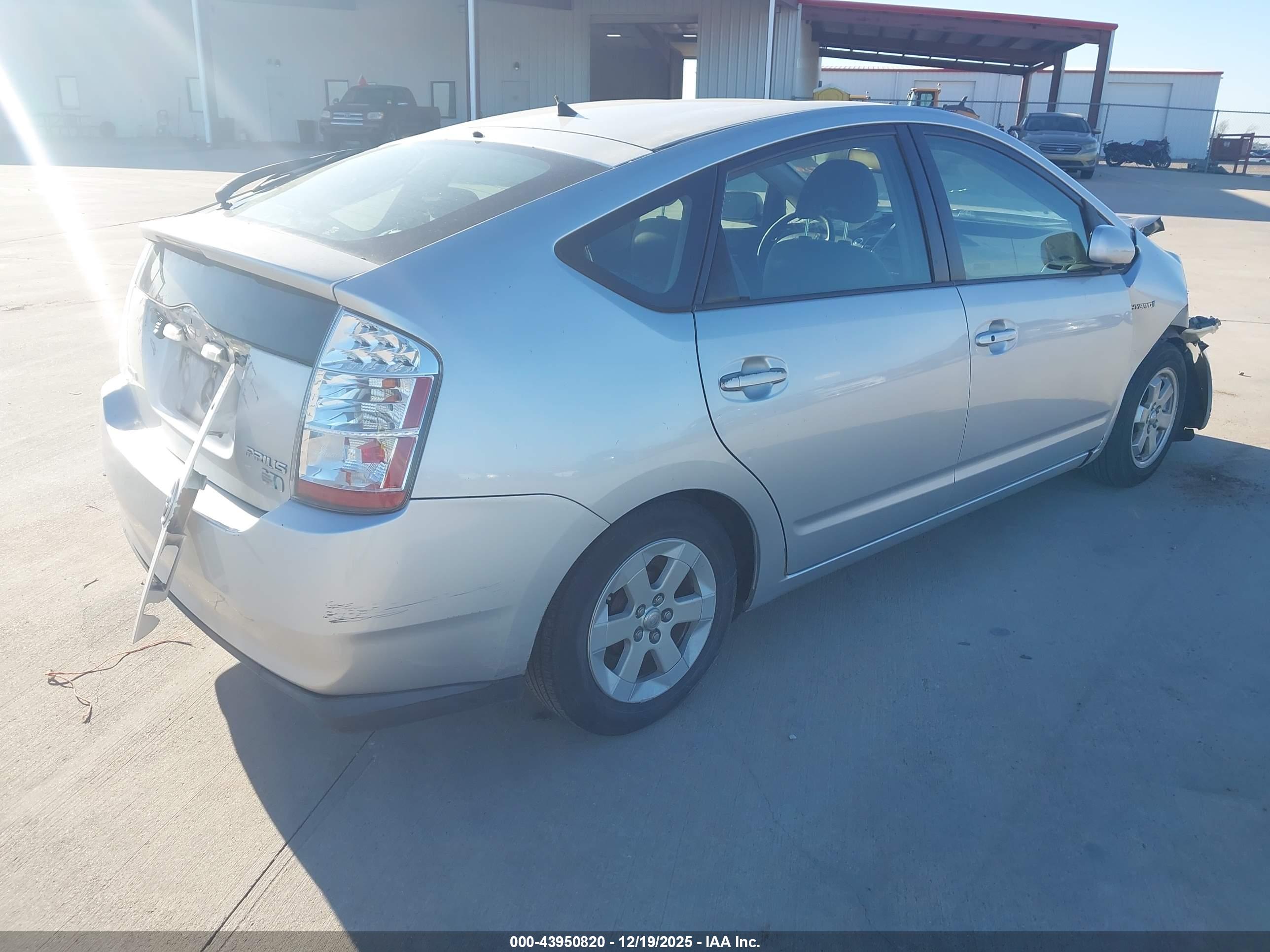 TOYOTA PRIUS image 4
