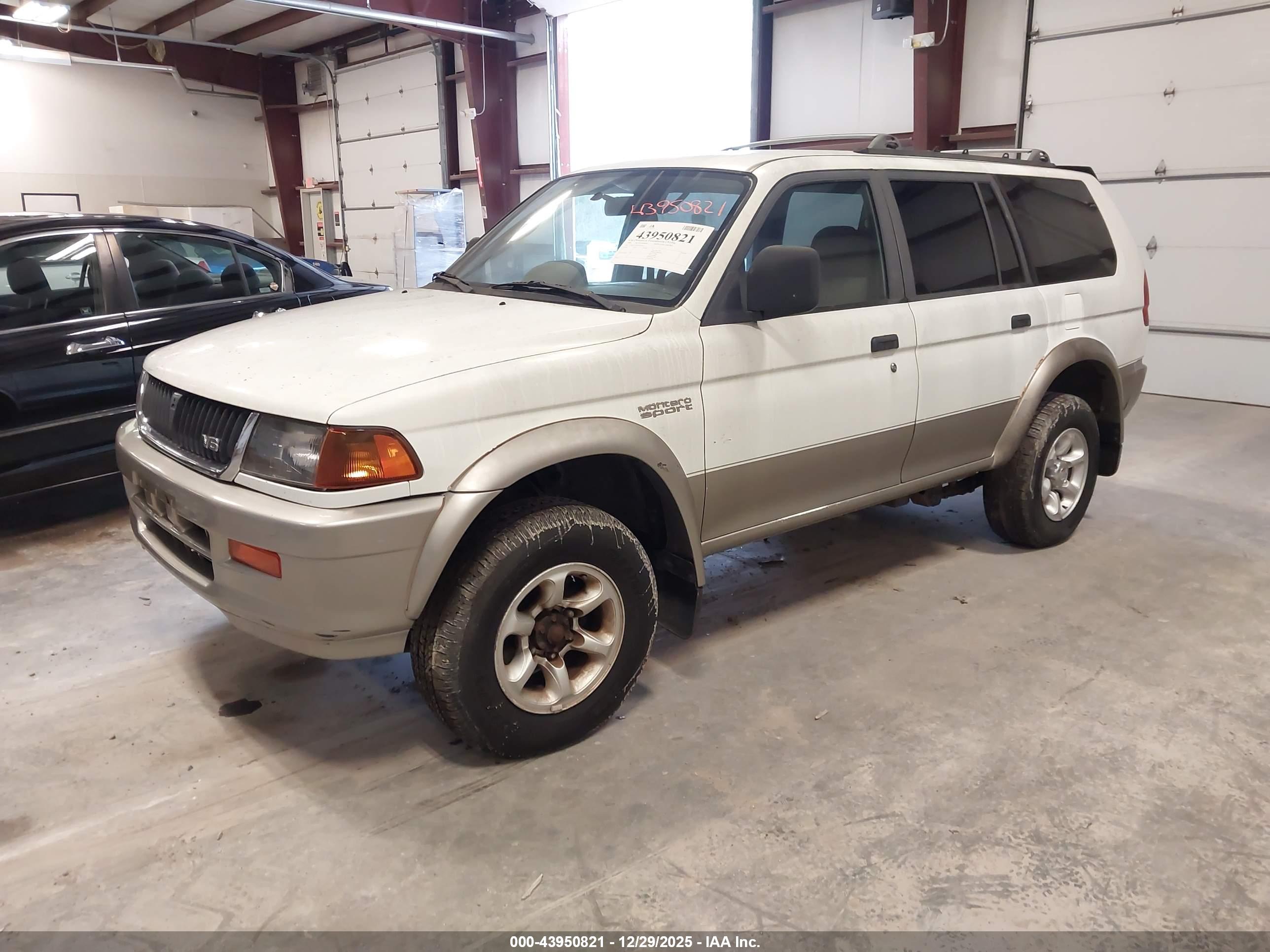 MITSUBISHI MONTERO image 2