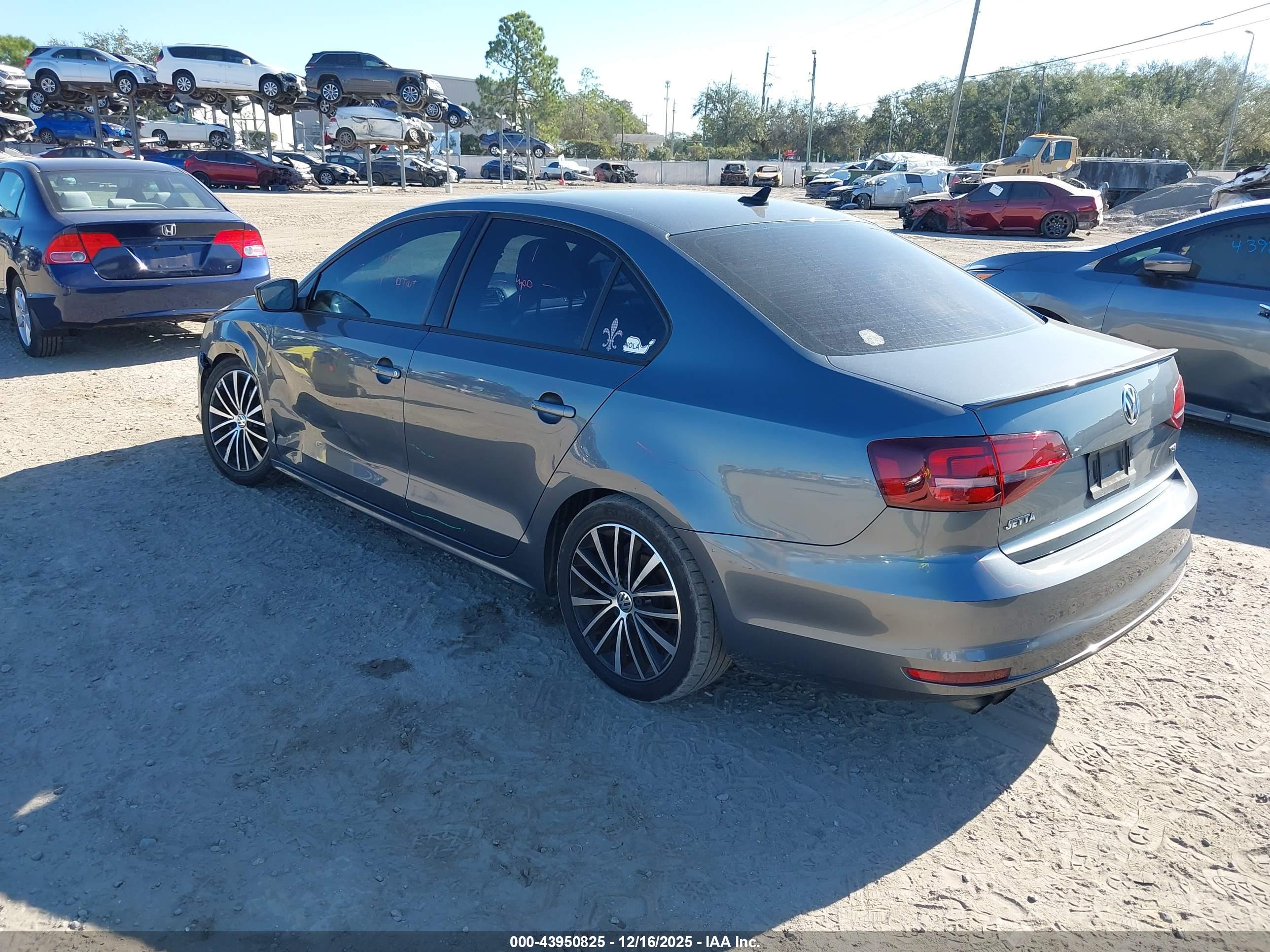 VOLKSWAGEN JETTA image 3