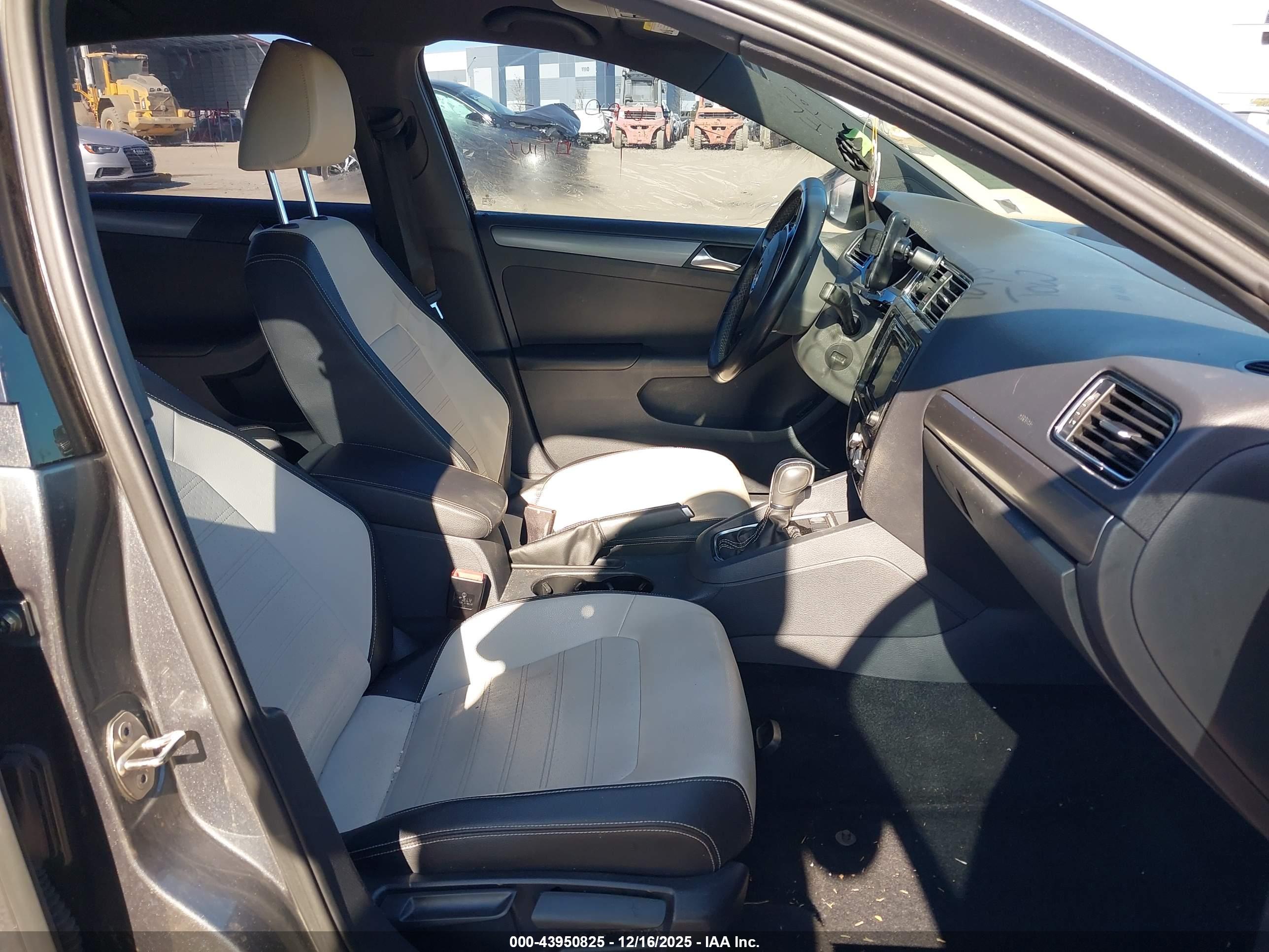 VOLKSWAGEN JETTA image 5