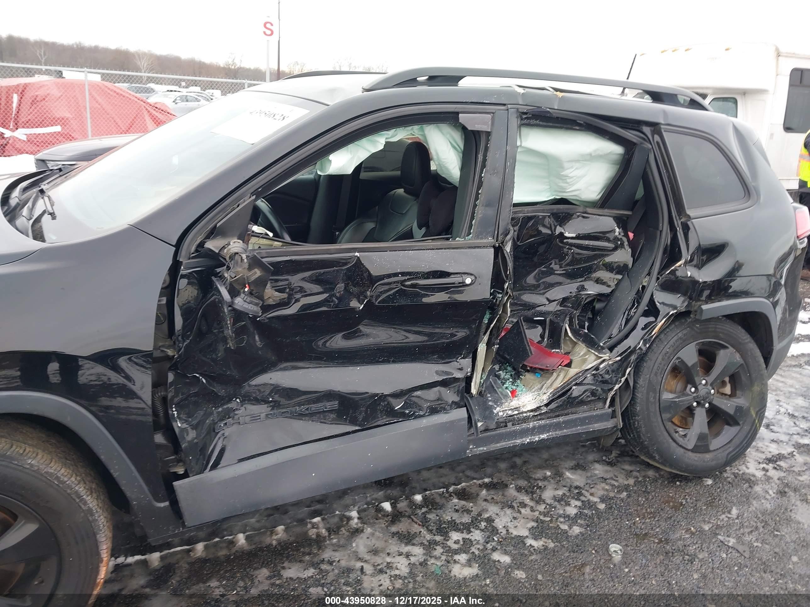 JEEP CHEROKEE image 6