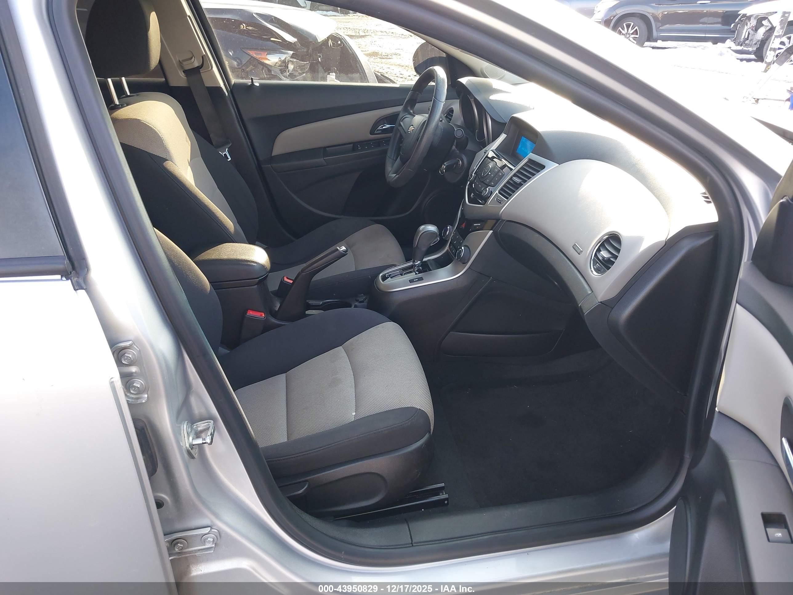 CHEVROLET CRUZE image 5