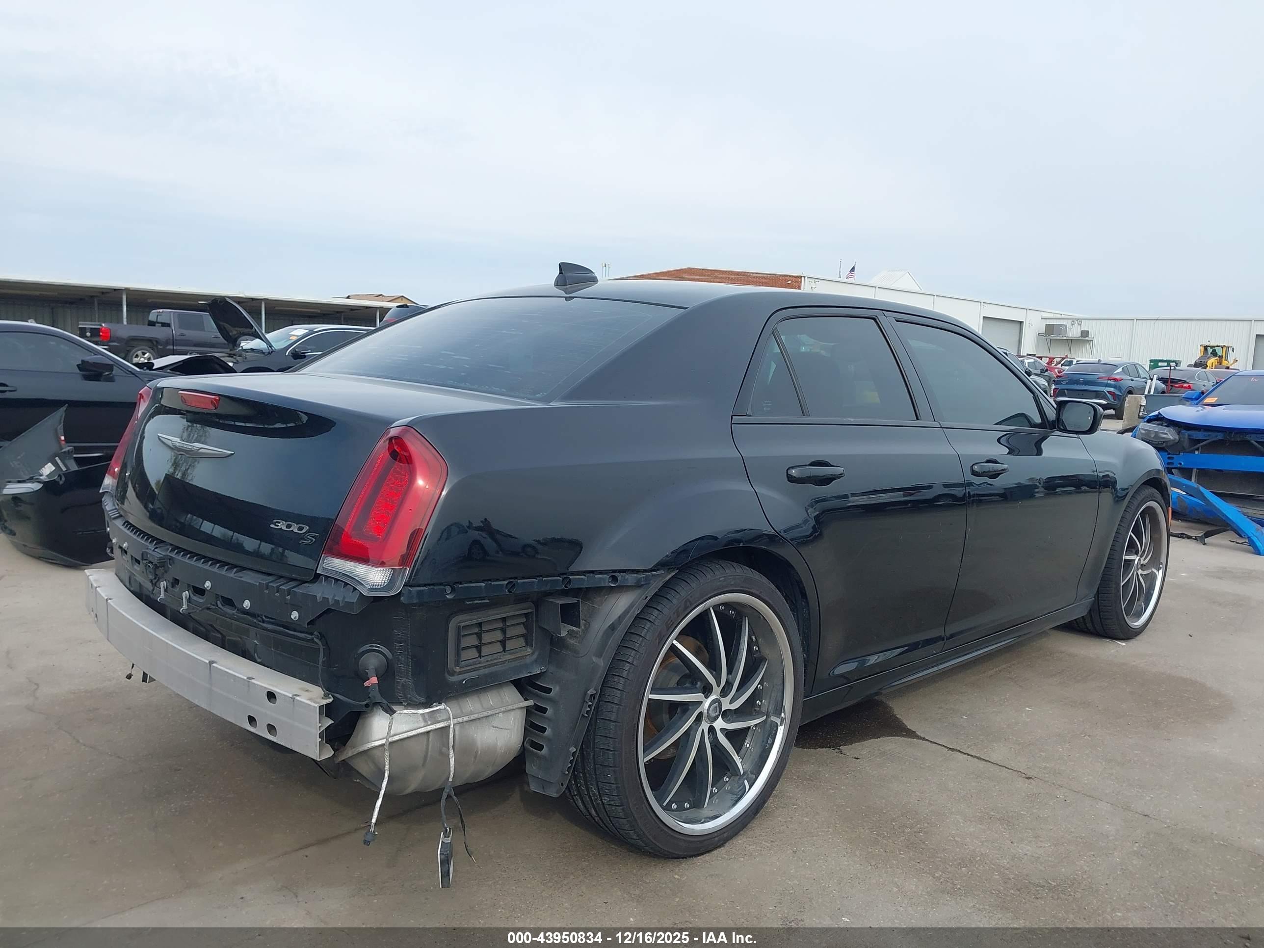 CHRYSLER 300 image 4